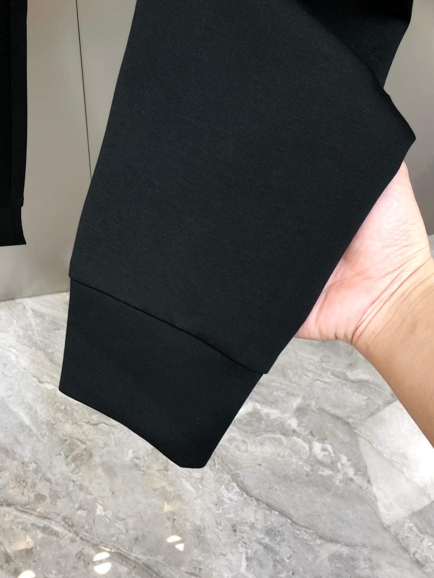 “Louis Vuitton P552 LV Men’s Loafers Spring Summer 2025 Collection with Custom Embroidery” - 图片 9