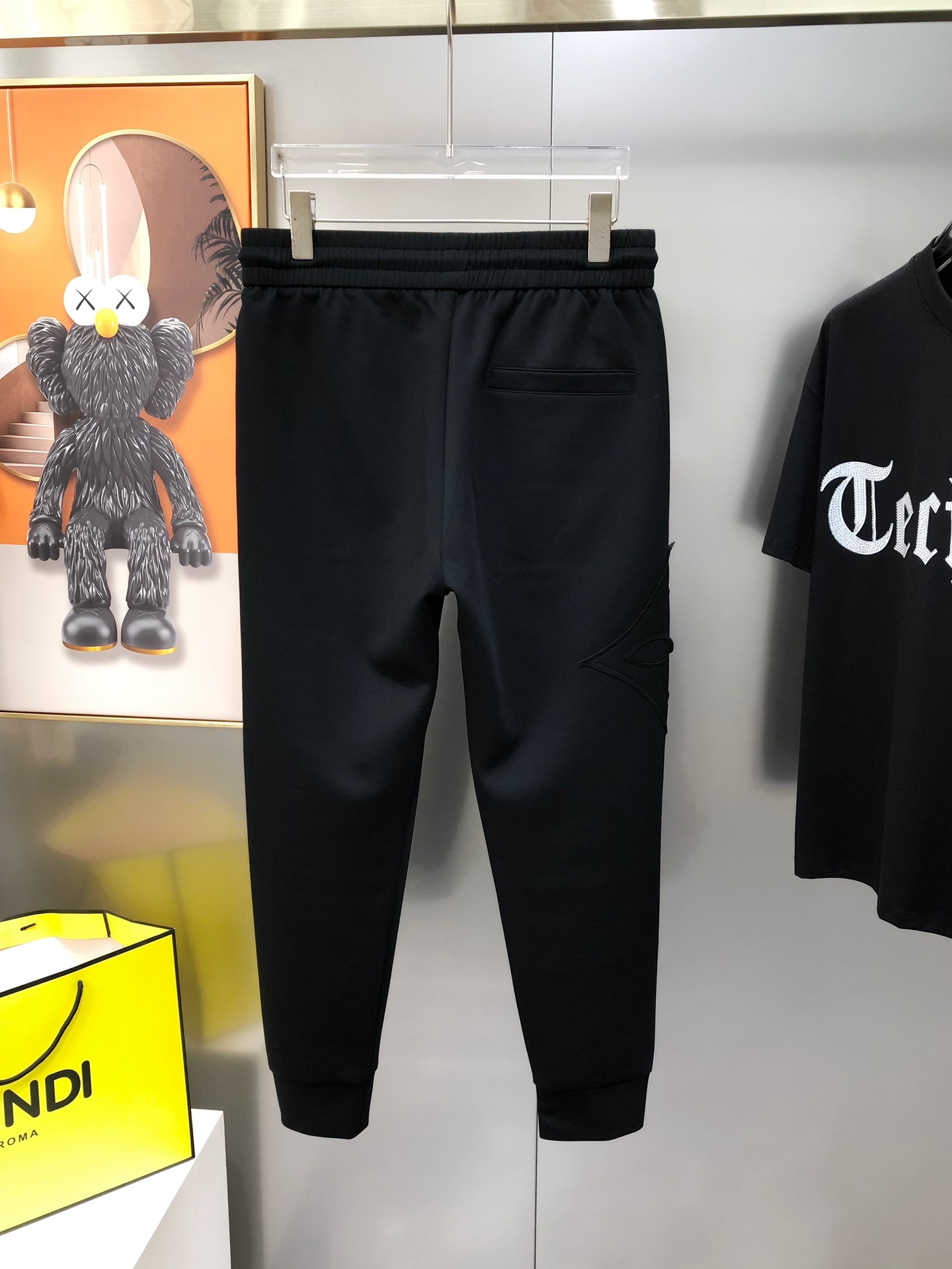 “Louis Vuitton P552 LV Men’s Loafers Spring Summer 2025 Collection with Custom Embroidery” - 图片 3