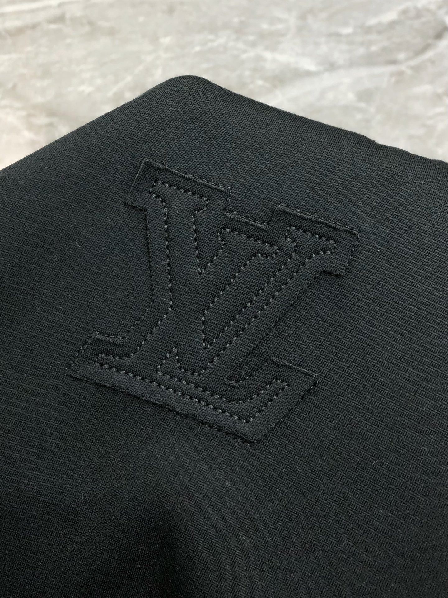 “Louis Vuitton P552 LV Men’s Loafers Spring Summer 2025 Collection with Custom Embroidery” - 图片 7