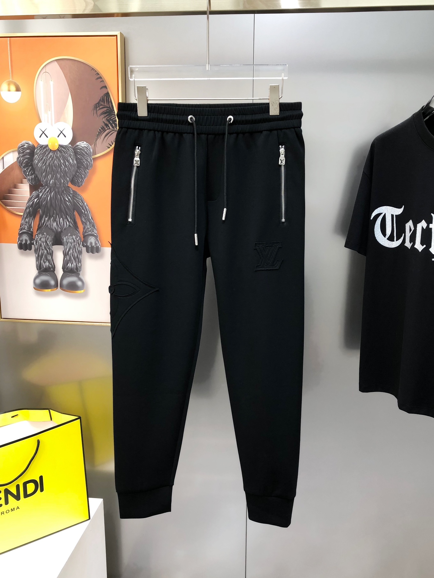 “Louis Vuitton P552 LV Men’s Loafers Spring Summer 2025 Collection with Custom Embroidery” - 图片 2