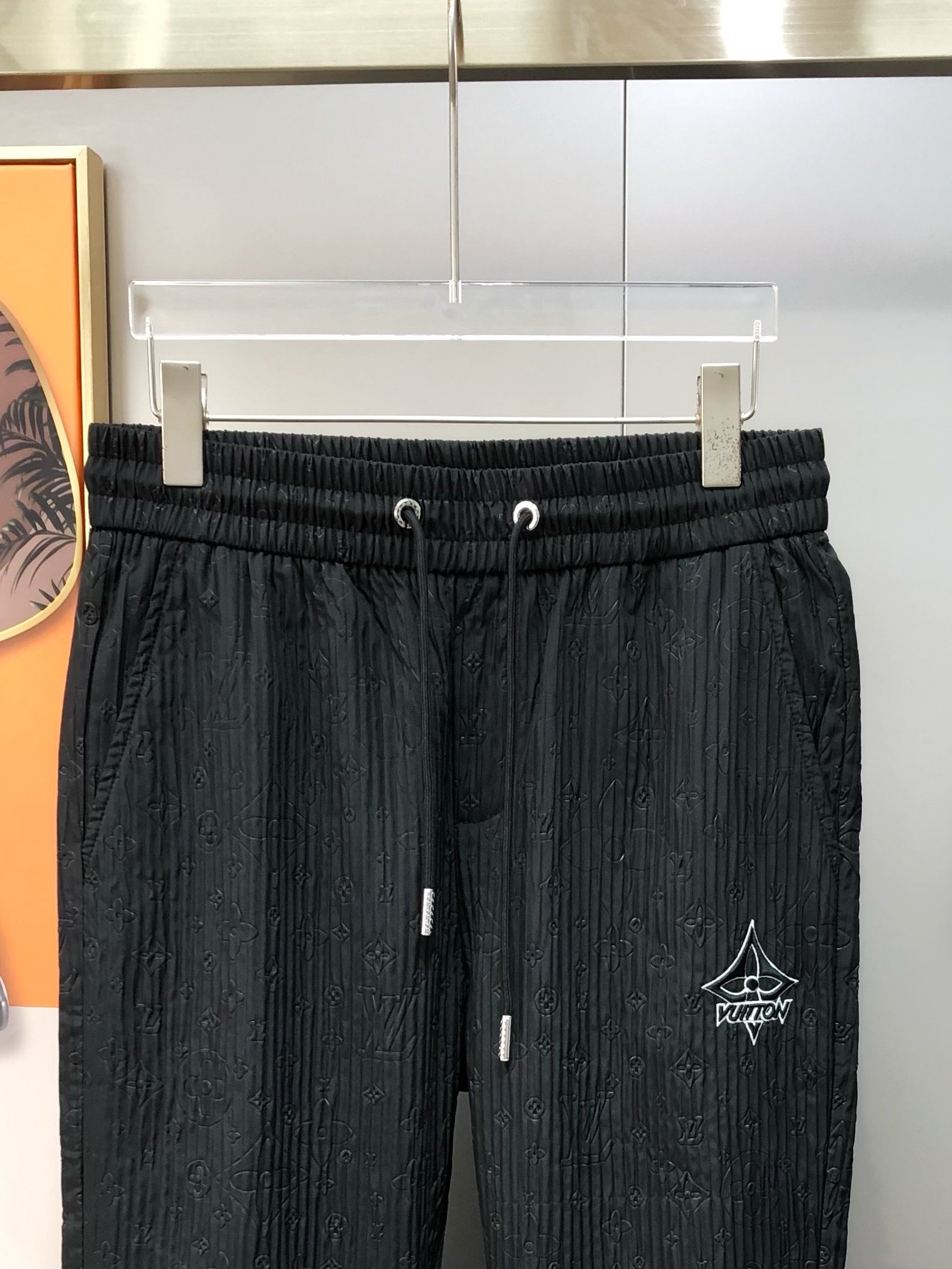 “Louis Vuitton Men’s Leisure Pants 2025: High-End Tailoring, Embroidery, Custom Design, Wide Size Range” - 图片 4