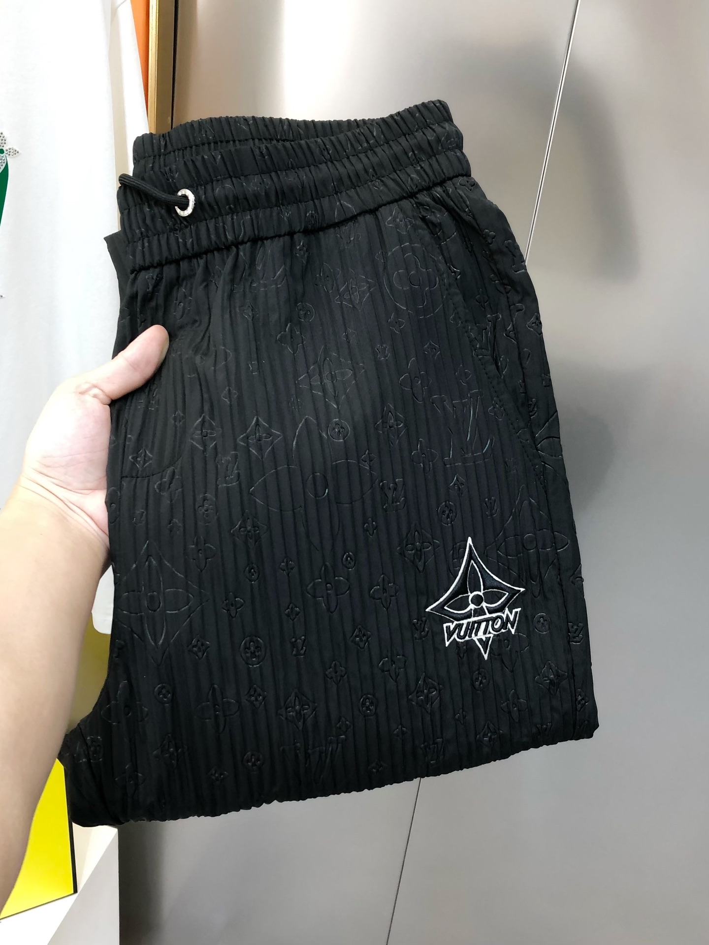 “Louis Vuitton Men’s Leisure Pants 2025: High-End Tailoring, Embroidery, Custom Design, Wide Size Range”