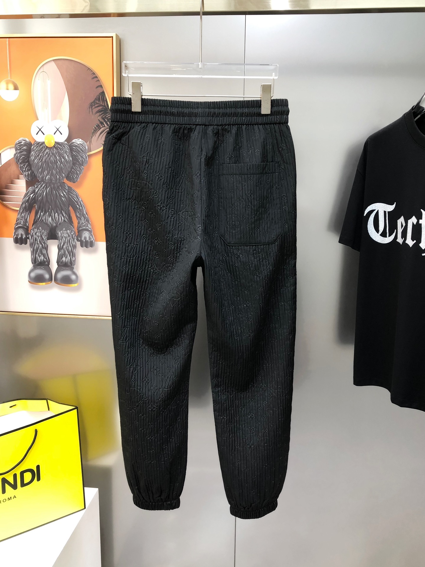“Louis Vuitton Men’s Leisure Pants 2025: High-End Tailoring, Embroidery, Custom Design, Wide Size Range” - 图片 3