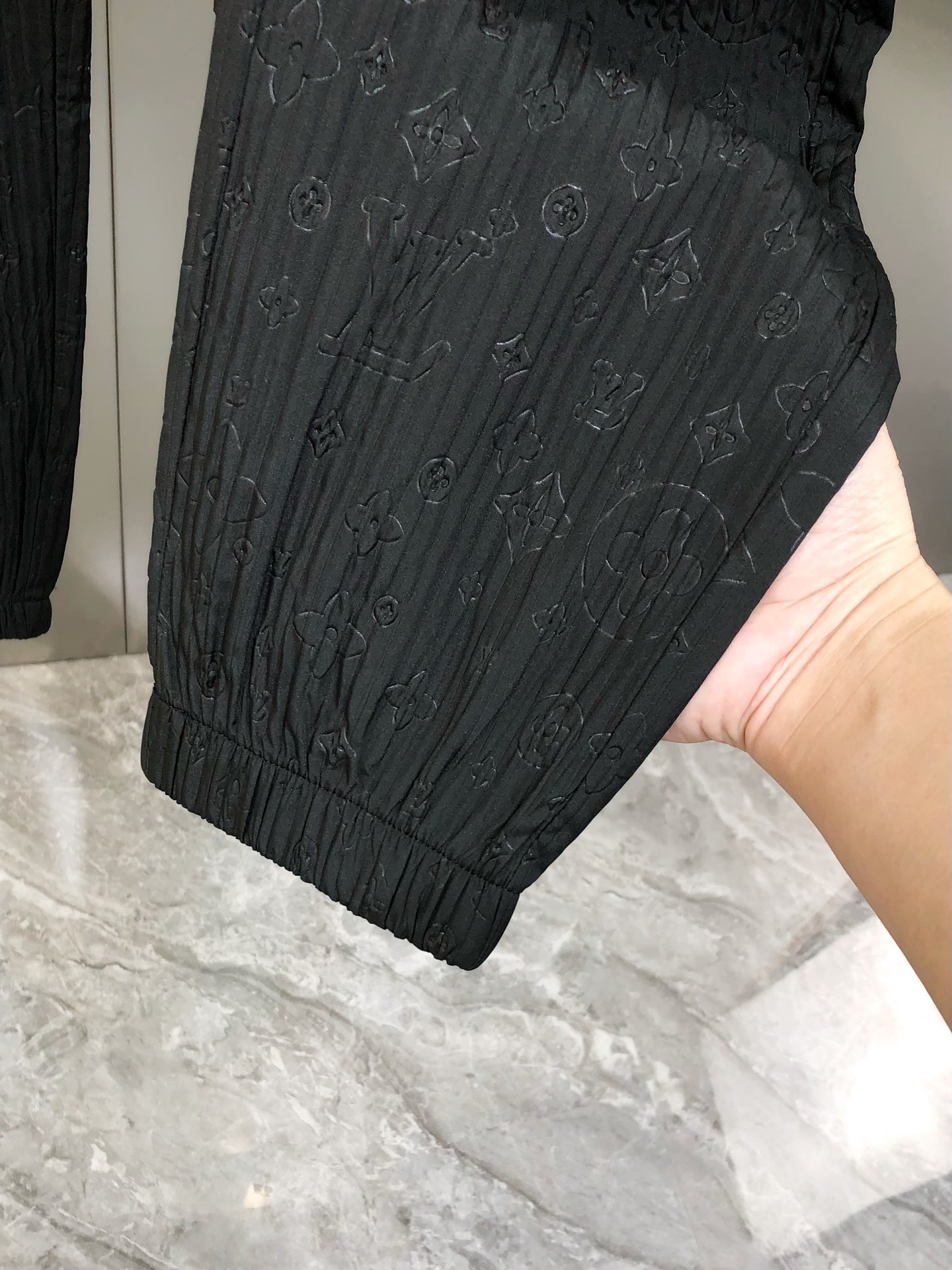“Louis Vuitton Men’s Leisure Pants 2025: High-End Tailoring, Embroidery, Custom Design, Wide Size Range” - 图片 8