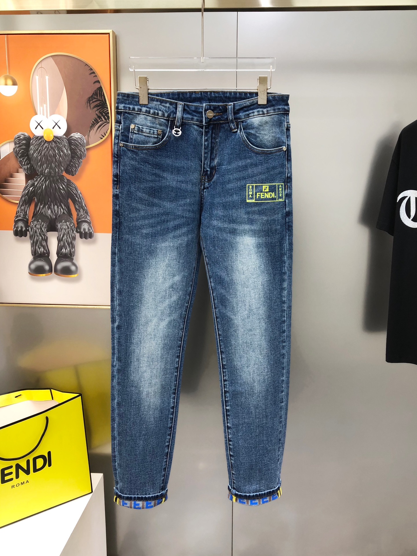 “Spring/Summer 2025 Short-Legged Jeans by P600 F.D. Findi: Custom Embroidery Logo, Pure Cotton, High Quality” - 图片 2