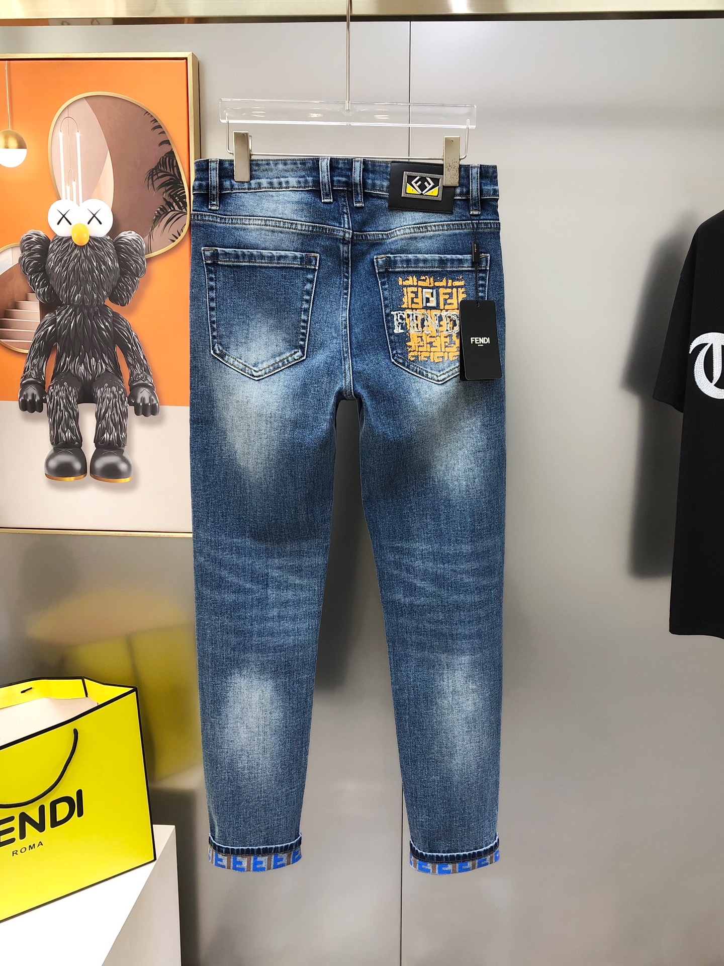 “Spring/Summer 2025 Short-Legged Jeans by P600 F.D. Findi: Custom Embroidery Logo, Pure Cotton, High Quality” - 图片 3