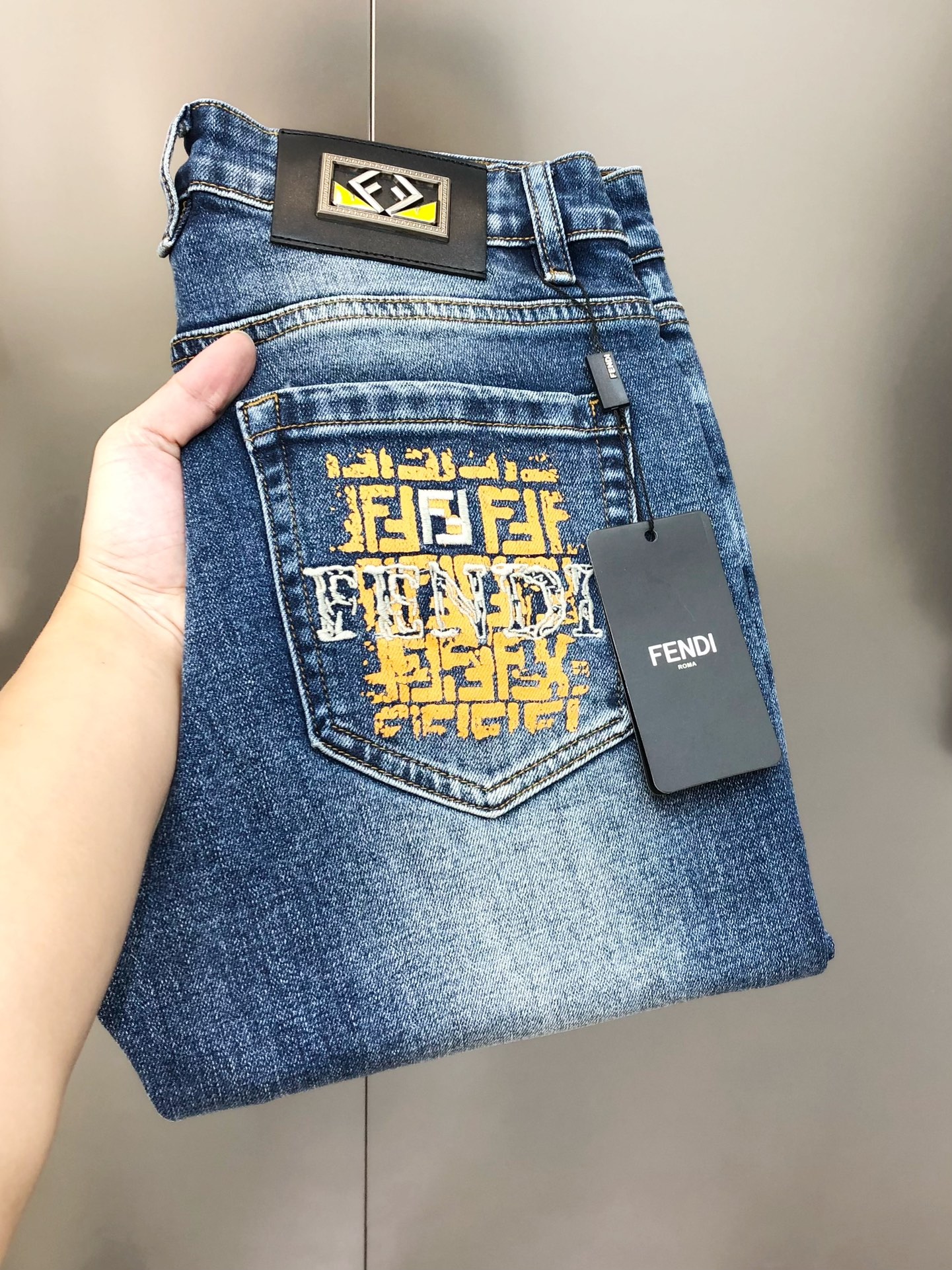 “Spring/Summer 2025 Short-Legged Jeans by P600 F.D. Findi: Custom Embroidery Logo, Pure Cotton, High Quality” - 图片 1