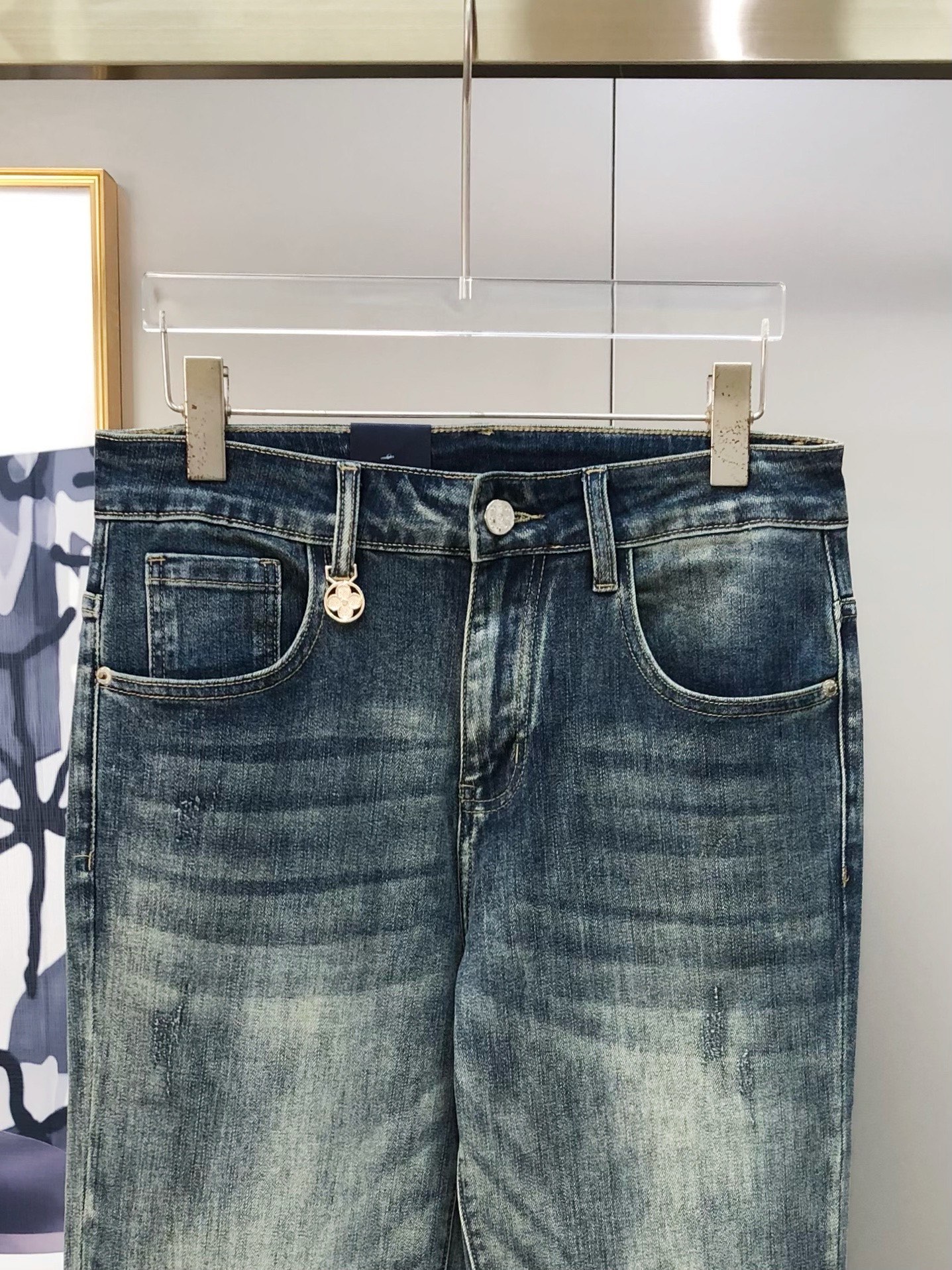 “2025 Louis Vuitton High-End Custom Jeans: Online Sync, Exclusive Design, Cosmopolitan Style, Size 28-38” - 图片 4