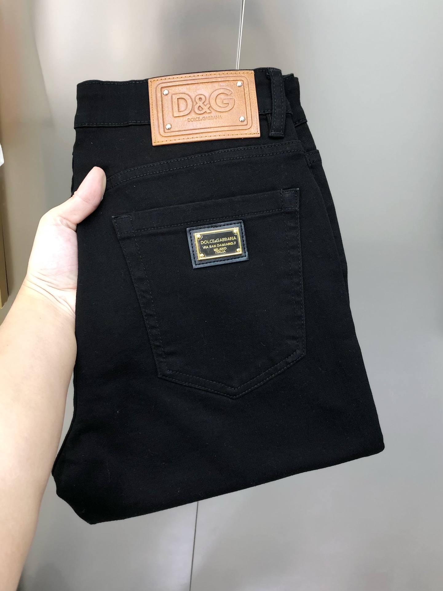 “High-End Black Cow Shorts for Spring/Summer 2025: P600 DG Dugarbana Collection”