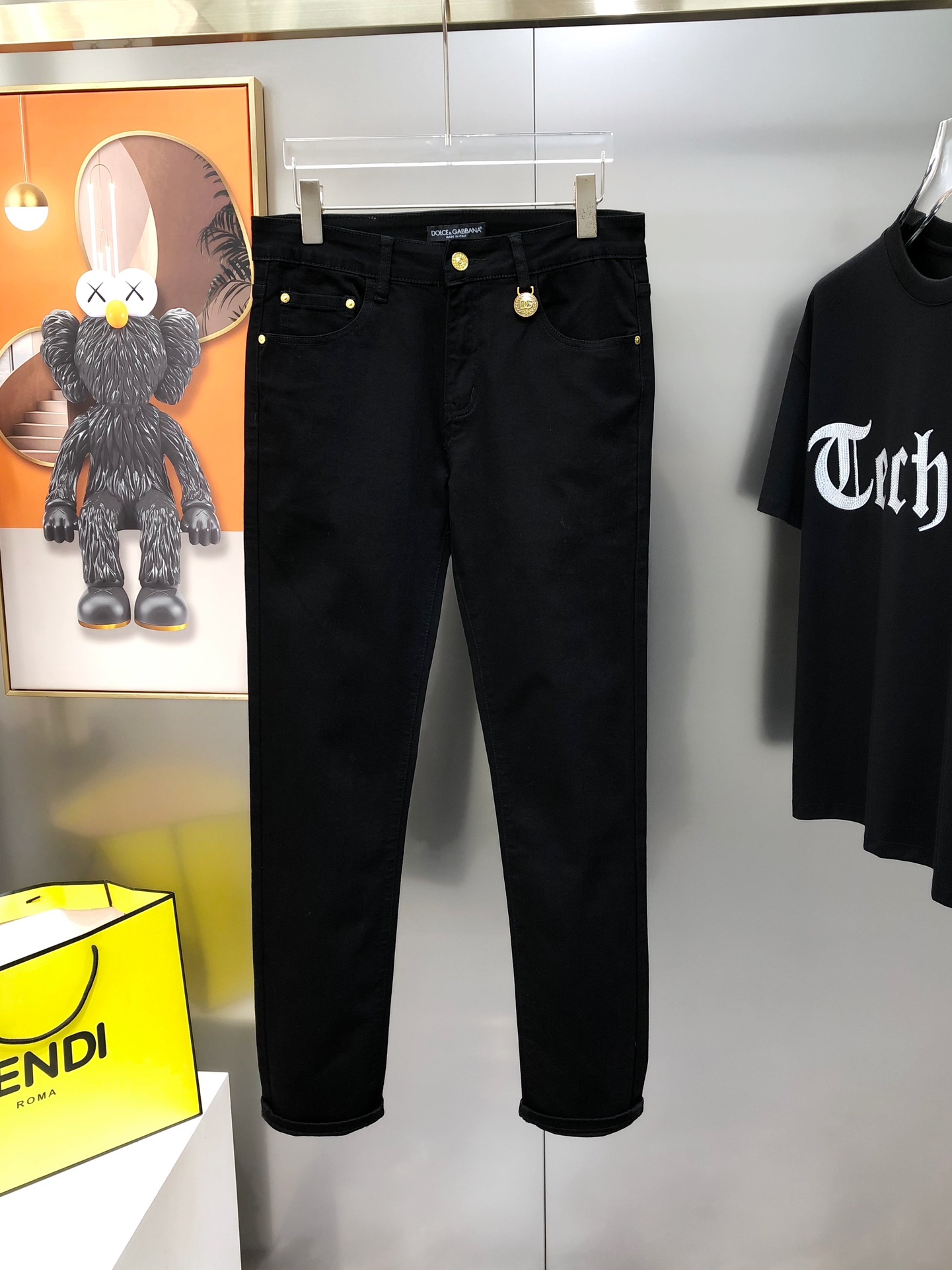 “High-End Black Cow Shorts for Spring/Summer 2025: P600 DG Dugarbana Collection” - 图片 2