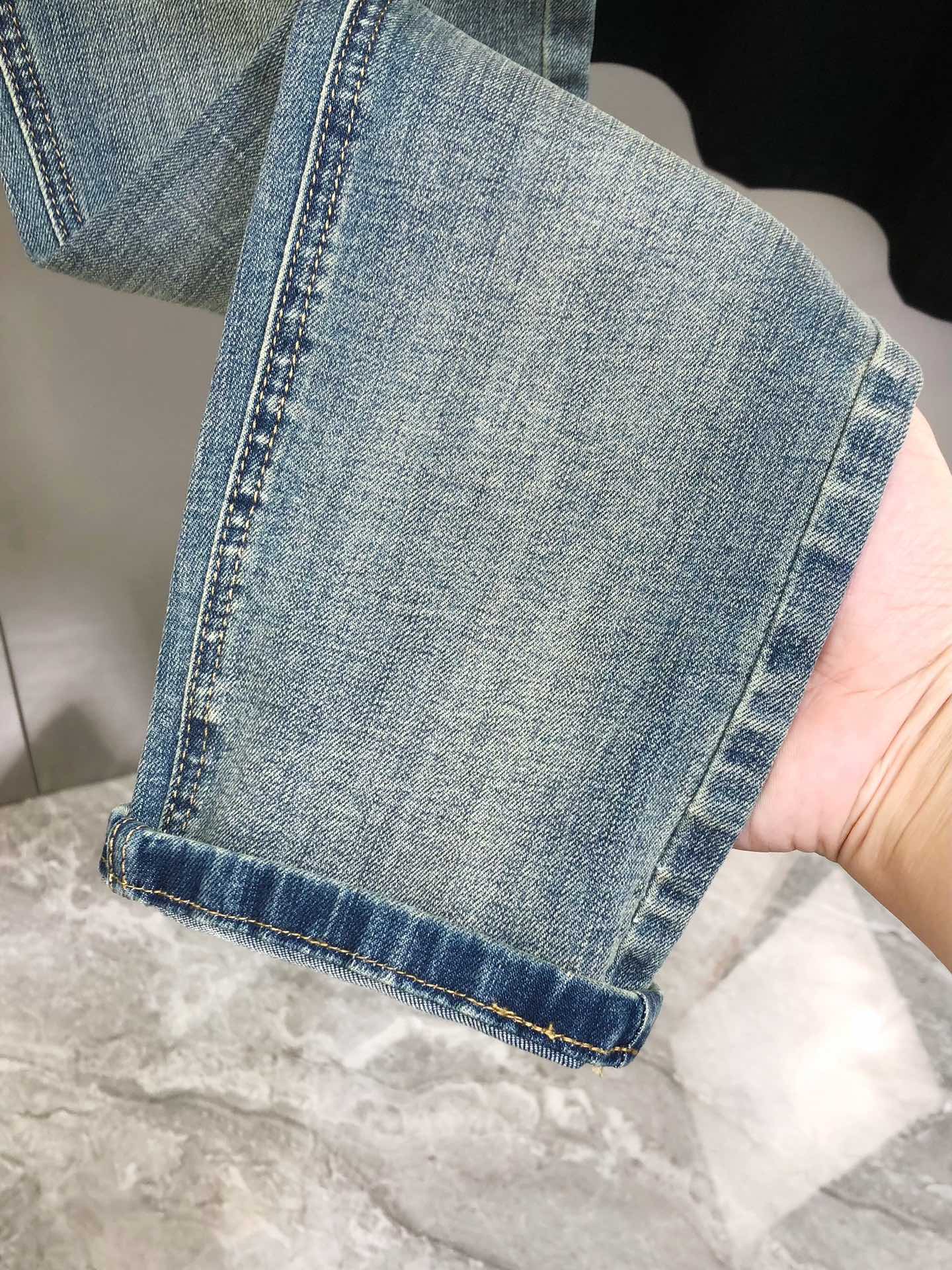 Louis Vuitton Spring Summer 2025 Short-Legged Jeans: High-End Custom Fashion with Platinum Bag-Printed Gel Logo - 图片 9