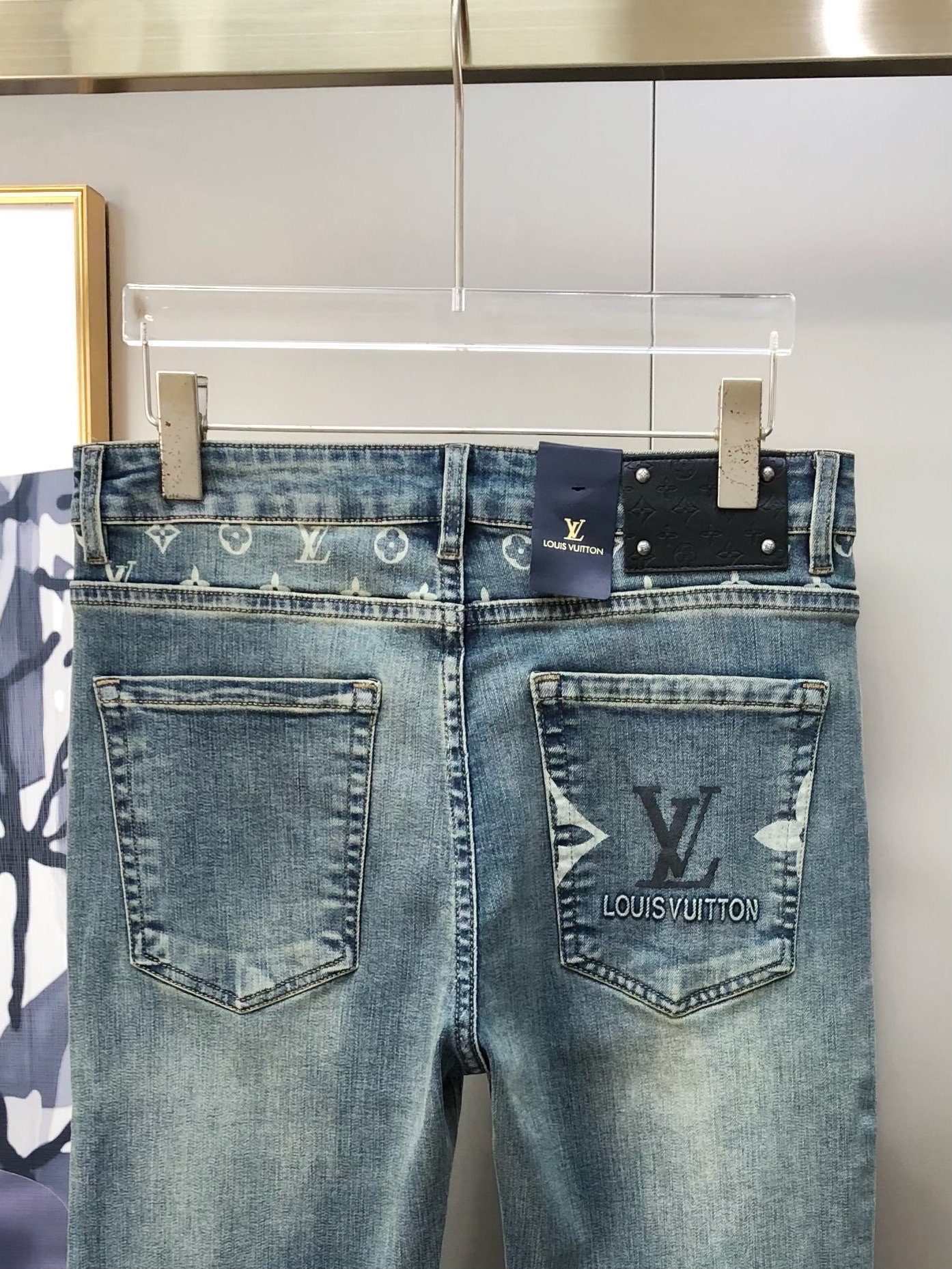 Louis Vuitton Spring Summer 2025 Short-Legged Jeans: High-End Custom Fashion with Platinum Bag-Printed Gel Logo - 图片 5