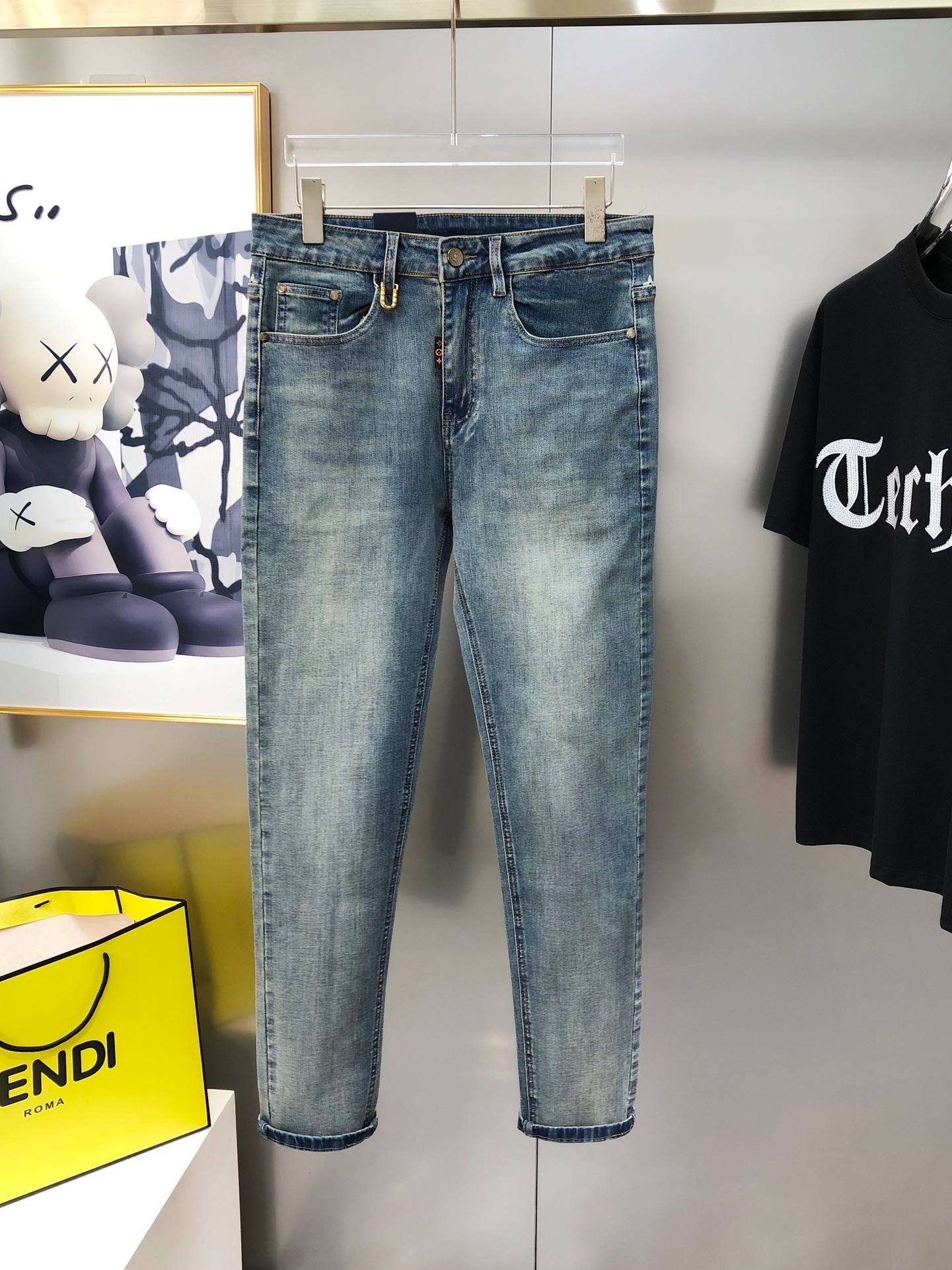 Louis Vuitton Spring Summer 2025 Short-Legged Jeans: High-End Custom Fashion with Platinum Bag-Printed Gel Logo - 图片 2