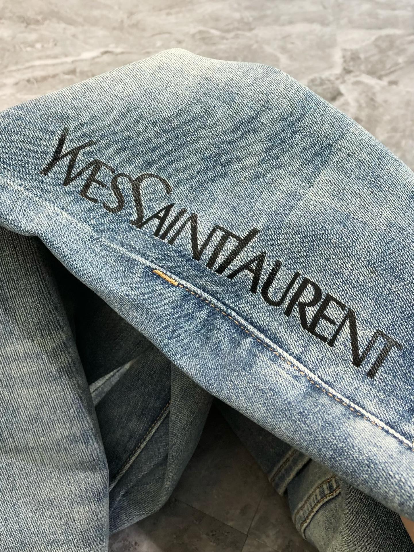 “YSL Men’s Fashion: High-End Custom Jeans with Unique Design and Superior Quality for 2025” - 图片 7