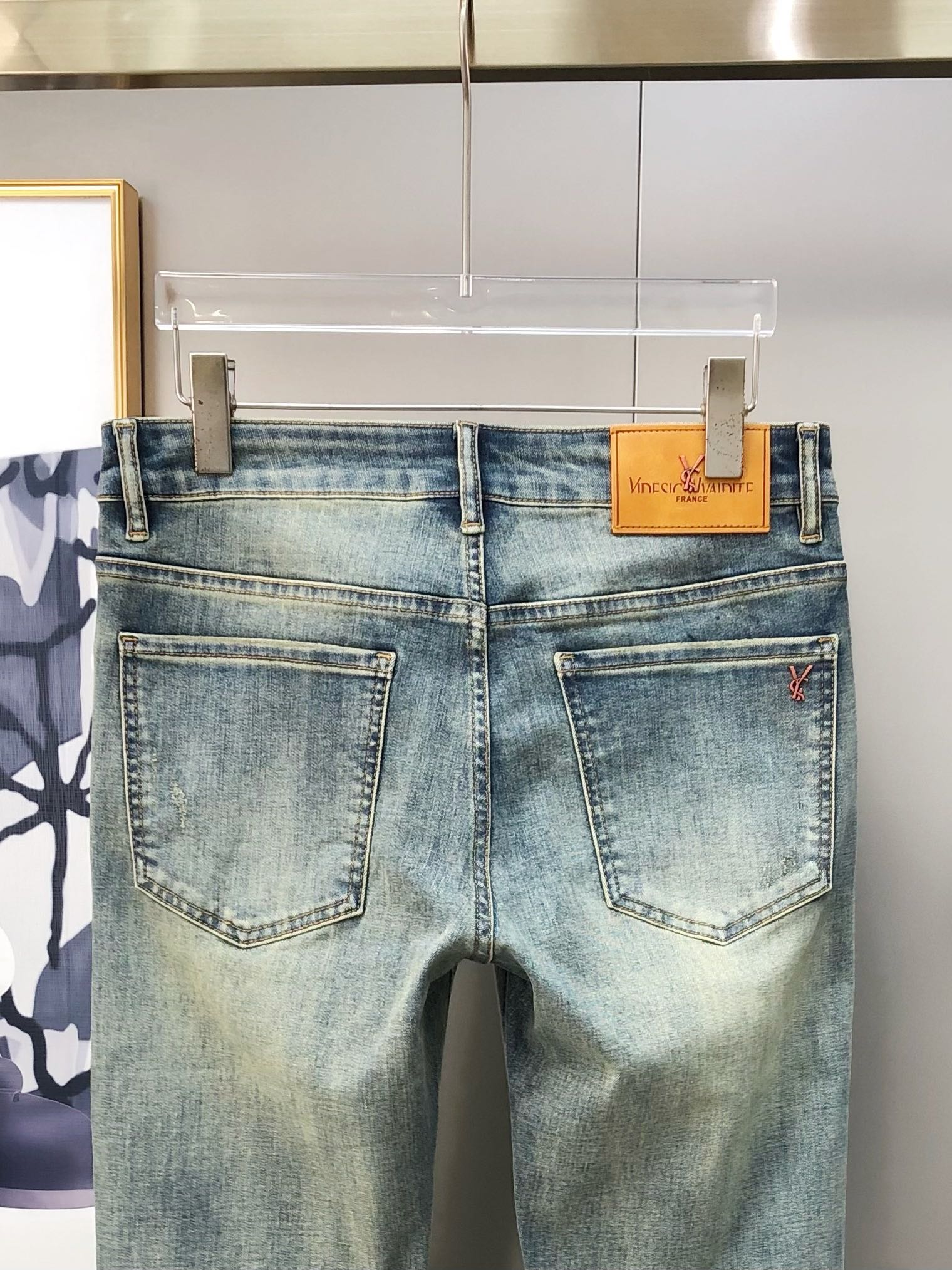 “2025 Spring Summer Men’s Fashion: YSL Santa Roland Small Foot Cowpants, High-End Customized Snack Bag Logo Design” - 图片 5