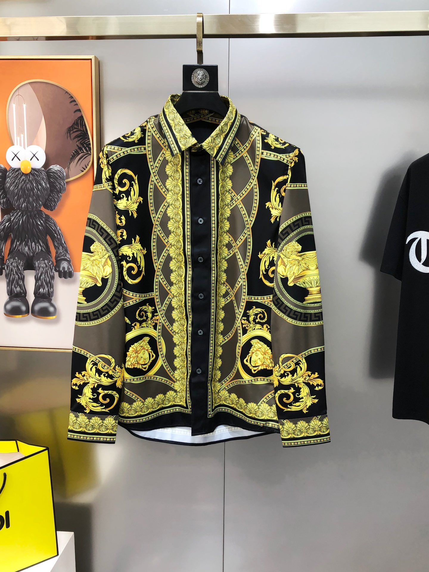 “Versace Van Sage 2025 Men’s Long-Sleeve Shirt: High-quality fashion with digital logo, original buttons, soft cotton.” - 图片 1