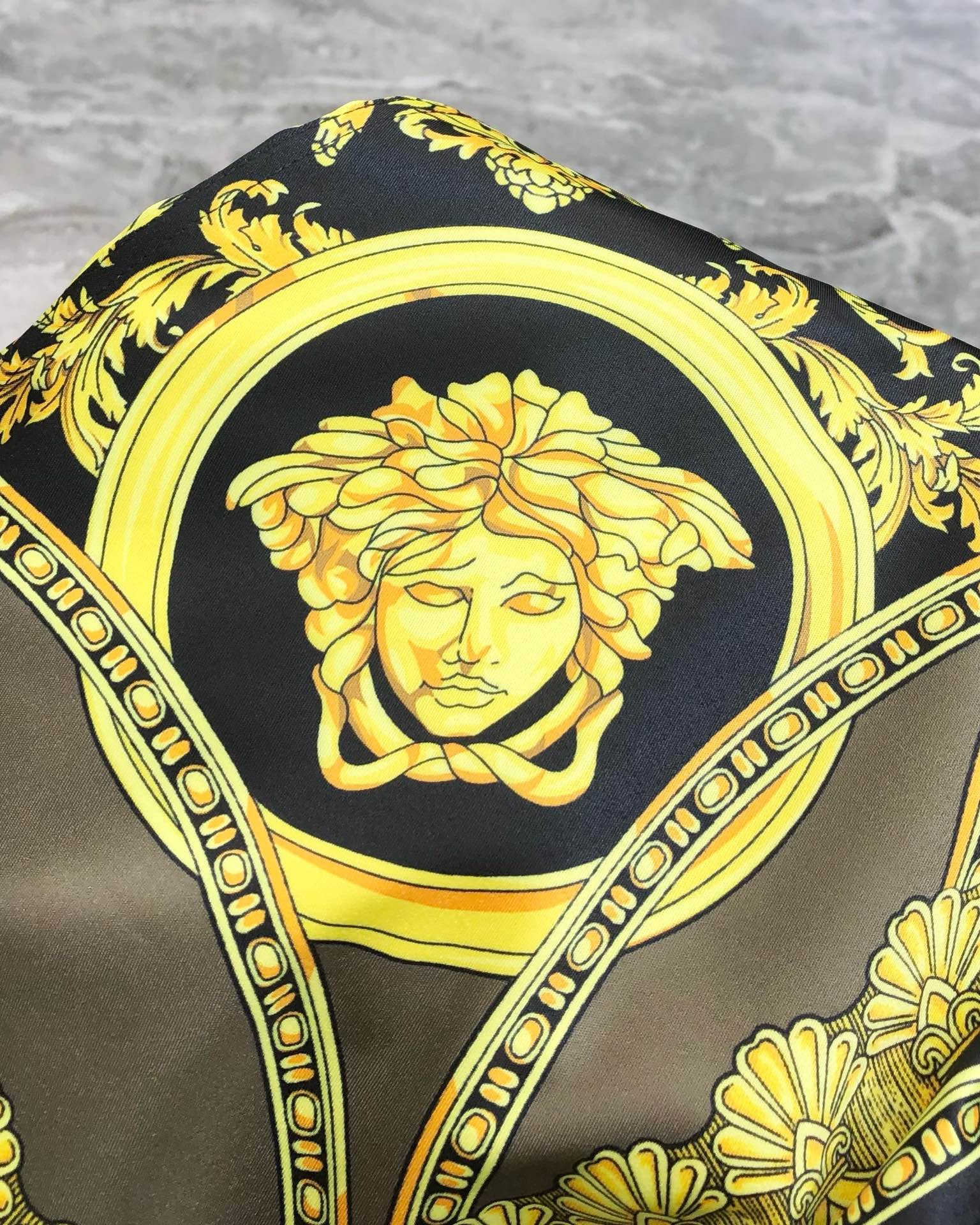“Versace Van Sage 2025 Men’s Long-Sleeve Shirt: High-quality fashion with digital logo, original buttons, soft cotton.” - 图片 7