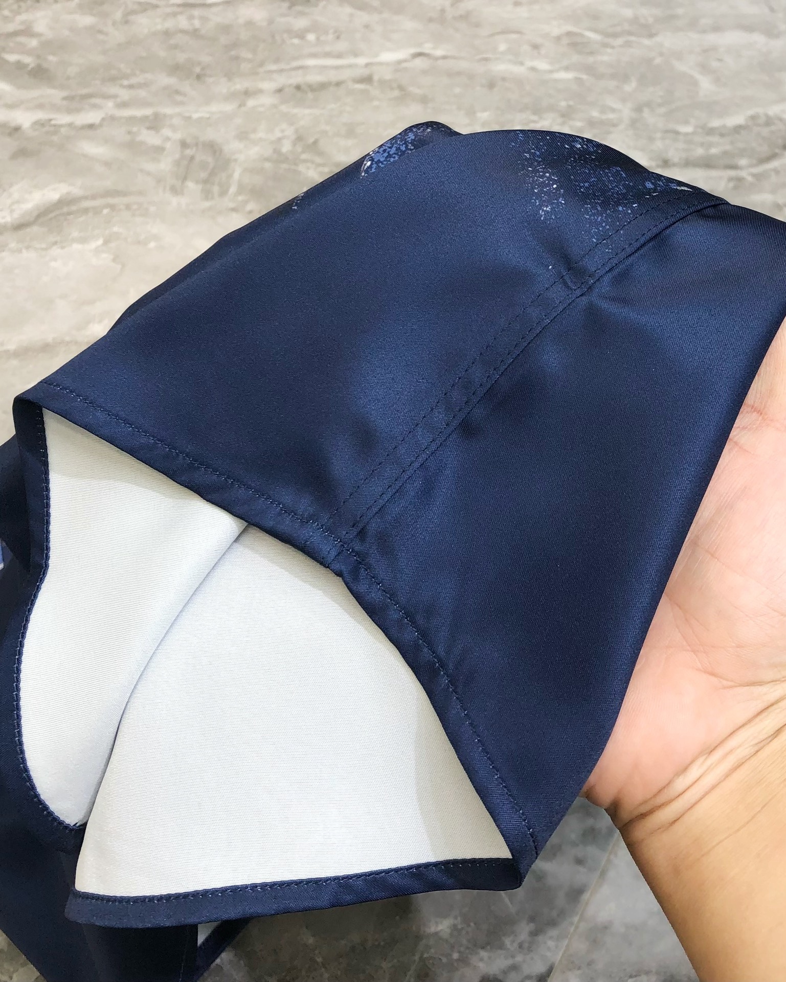 Title: High-Quality Men’s Shirts by P576 H*rmes Summary: P576 H*rmes offers premium men’s shirts with custom designs, soft fabrics, and fine craftsmanship - 图片 8