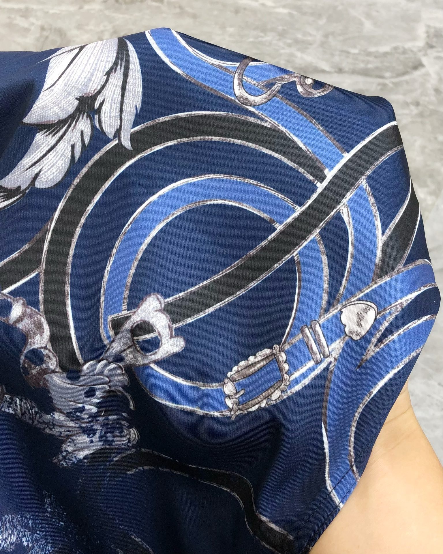 Title: High-Quality Men’s Shirts by P576 H*rmes Summary: P576 H*rmes offers premium men’s shirts with custom designs, soft fabrics, and fine craftsmanship - 图片 5