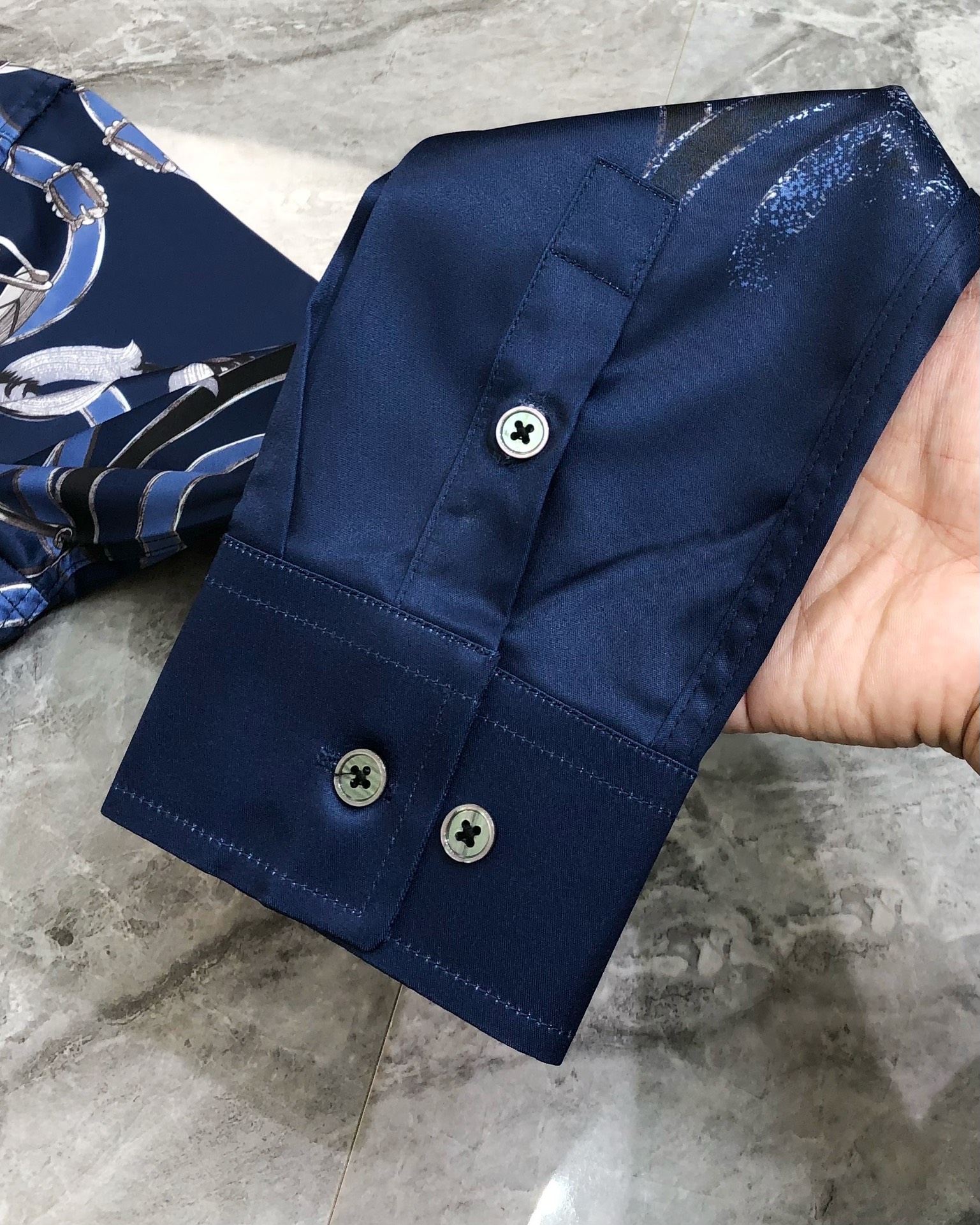 Title: High-Quality Men’s Shirts by P576 H*rmes Summary: P576 H*rmes offers premium men’s shirts with custom designs, soft fabrics, and fine craftsmanship - 图片 6