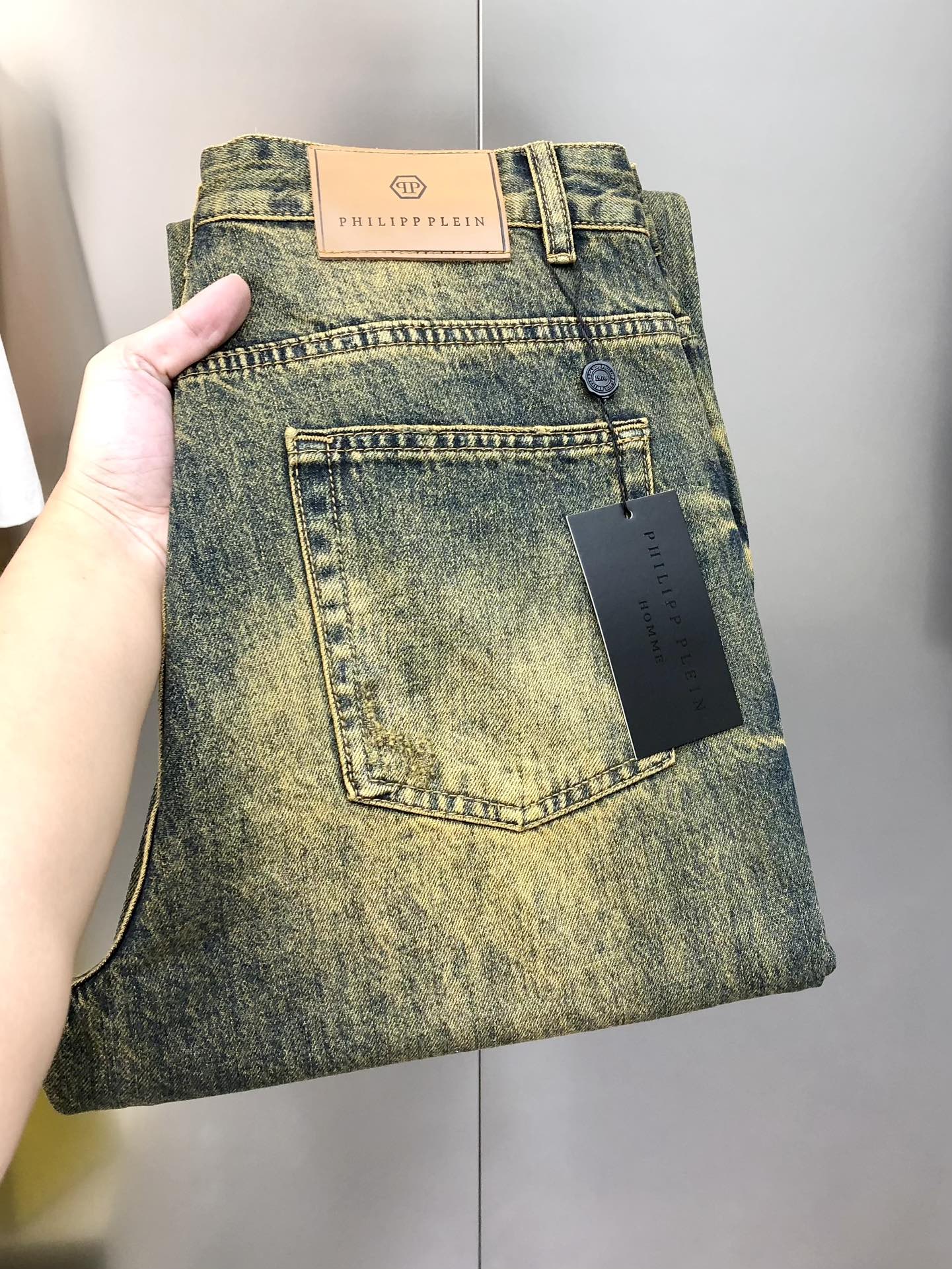 NO:732655,PP Philip Plein 2025 early autumn new men's loose straight jeans, official website synchronization, popular high-end customization, original order, personalized fashion, distressed and ripped holes, customized imported denim washed denim pure cotton fabric, original accessories, fine workmanship, cool and energetic, soft and delicate, comfortable and breathable, extremely high matching rate, extremely durable, counter quality, super handsome upper body, size 28-38  No 35,37 next day shipping,,PHILIPP PLEIN,jeans,19860909PP 菲利普普莱因2025早秋新款男士宽松直筒牛仔裤 官网同步 爆款高端定制 原单狠货 个性时尚 做旧破洞定制进口丹宁水洗牛仔纯棉面料 原版辅料 做工精细 酷劲活力十足 柔软细腻 舒适透气 搭配率极高 耐穿率爆表 专柜品质 上身超帅气 有型 码数28-38码 没35,37隔天出货,,PHILIPP PLEIN,jeans,,Men's clothing