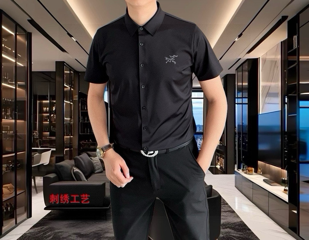 NO:732645,始祖鸟2025春夏新款男士原单休闲短袖衬衫 官网同步发售 简洁时尚百搭 高端品质无缝切割包边 立体刺绣logo图案设计 定制进口锦氨天丝棉面料 弹力大 不起皱 定制五金辅料 穿着舒适 透气 档次高很有质感 简单大方得体 时尚不失个性 上身休闲随性 帅气有型 Shows the temperament of a big brand. Sizes M-4XL (the maximum wear is about 195 pounds. Please state your height and weight when placing an order). Ships next day, arc'teryx, shirts, T-shirts,19860909始祖鸟2025春夏新款男士原单休闲短袖衬衫 官网同步发售 简洁时尚百搭 高端品质无缝切割包边 立体刺绣logo图案设计 定制进口锦氨天丝棉面料 弹力大 不起皱 定制五金辅料 穿着舒适 透气 档次高很有质感 简单大方得体 时尚不失个性 上身休闲随性 帅气有型 彰显大牌气质.尺码M-4XL（最大可穿195斤左右 下单请报身高体重)隔天出货,arc'teryx,shirts,T-shirt,,Men's clothing