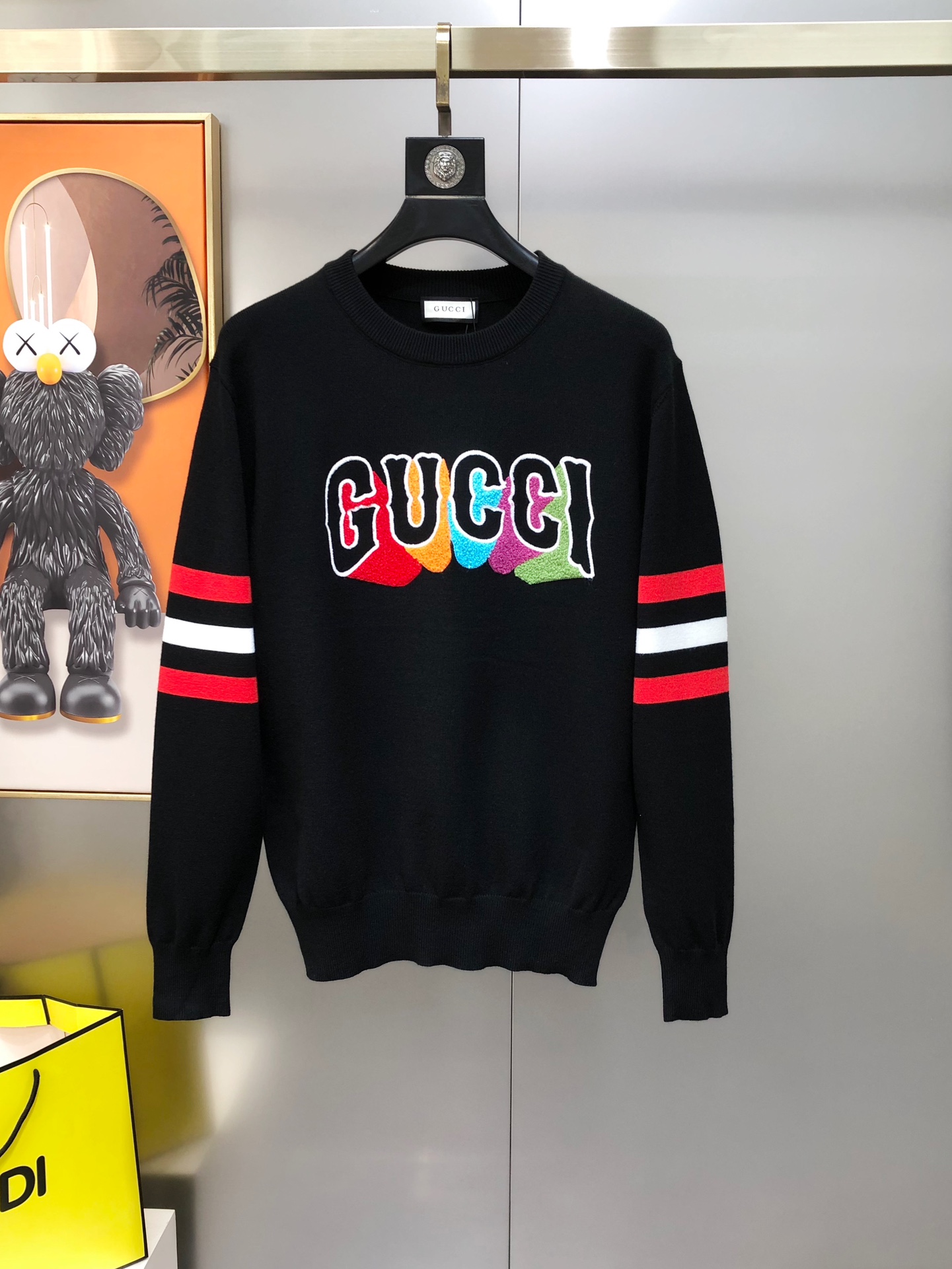 NO:595529,G*cci Gucci 2025 new autumn and winter men's original single round neck sweater, sold at the same time at the counter, high-end customization, hot style, fashionable and versatile, jacquard embroidered letter logo pattern design, customized original imported merino wool fabric, soft and delicate, excellent warmth retention, easy to highlight your temperament, versatile upper body to make you slim!  The fabrics and factories we choose are all used by first-line brands. The upper body is finely made and looks very handsome. The size is M-3XL (the largest size can wear about 185 pounds. Please indicate your height and weight when placing an order). Black and white. Ships the next day. Sweaters, alexander wang19860909G*cci 古齐2025秋冬新款男士原单圆领毛衣 柜台同步售卖 高端定制 爆款 时尚百搭 提花刺绣字母logo图案设计 定制原版进口美丽奴羊毛面料 柔软细腻 保暖性优越 极易凸显出气质 ,上身百搭显瘦！我们所选择的面料及工厂都是一线品牌所使用的 精细做上身非常帅气 码数M-3XL（最大码可穿185斤左右 下单请报身高体重）黑色 白色 隔天出货,,sweaters,alexander wang,Men's clothing