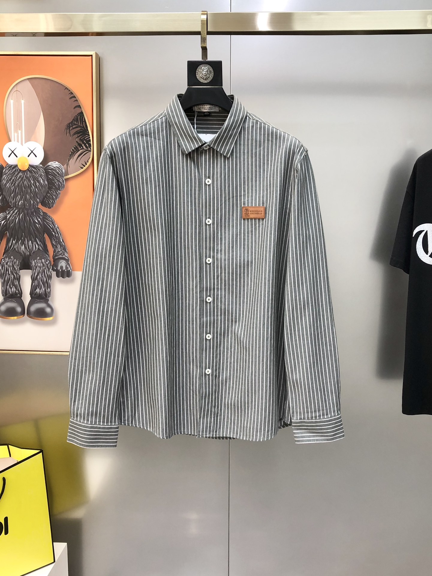 NO:595577,BC2025 new early autumn men's original business casual long-sleeved shirts are on sale simultaneously on the official website. Simple, fashionable and versatile, high-quality contrasting stripes, embroidered leather logo design on the chest, custom imported pure cotton fabric, no wrinkles, custom original lettering button accessories, comfortable to wear, breathable, high-grade and textured, simple, generous and decent, fashionable without losing personality, handsome and stylish, showing big-name temperament. Sizes M-4XL (maximum weight is about 5 pounds, please indicate your height and weight when placing an order)  light green blue next day shipping, shirts, alexander wang19860909BC2025早秋新款男士原单商务休闲长袖衬衫 官网同步发售 简洁时尚百搭 高端品质撞色条纹 胸前绣皮革logo标设计 定制进口纯棉面料 不起皱 定制原版刻字纽扣辅料 穿着舒适 透气 档次高很有质感 简单大方得体 时尚不失个性 帅气有型 彰显大牌气质.尺码M-4XL（最大可穿斤左右 下单请报身高体重) 浅绿色 蓝色 隔天出货,,shirts,alexander wang,Men's clothing