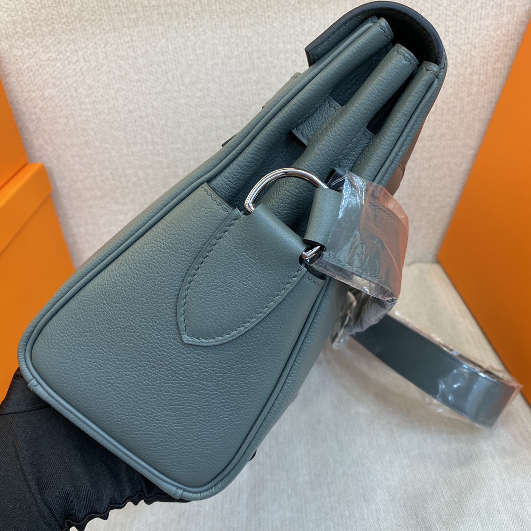 Hermès Customer order: Kelly messenger bag, almond green, silver buckle, panel seams