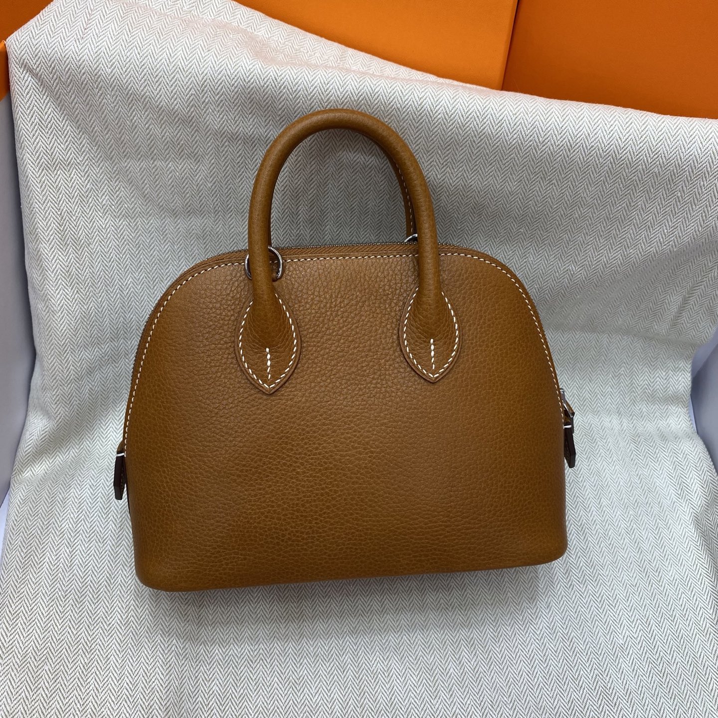 NO:699238,Fully hand-stitched mini bowling ball, BMW saddle leather, silver buckle, Hermes,19860909全手缝mini保龄球 福宝马鞍皮 银扣,,Hermes,,Bag