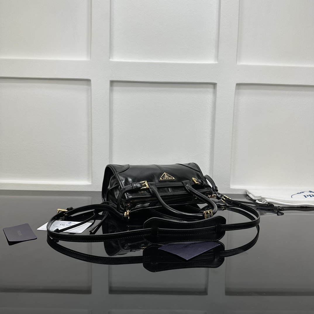 p710。[玫瑰]PRADA 新款专柜品质，顶级原单货/原厂皮，原厂五金、实物实拍，款号：1BA486迷你克色、进口油腊皮/尺寸：W23.5xH12xD9cm，[胜利][胜利][胜利]🎉🎉🎉