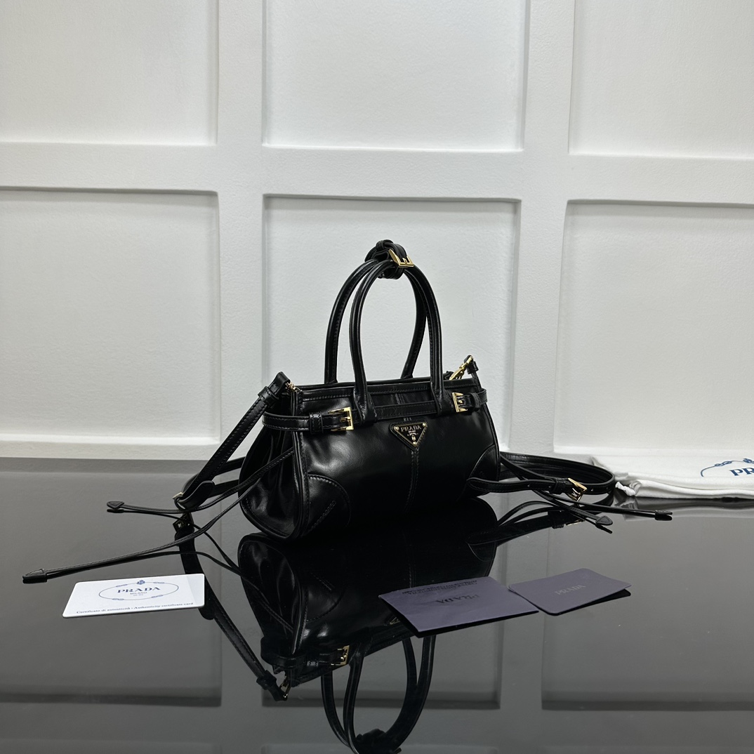 p710。[玫瑰]PRADA 新款专柜品质，顶级原单货/原厂皮，原厂五金、实物实拍，款号：1BA486迷你克色、进口油腊皮/尺寸：W23.5xH12xD9cm，[胜利][胜利][胜利]🎉🎉🎉