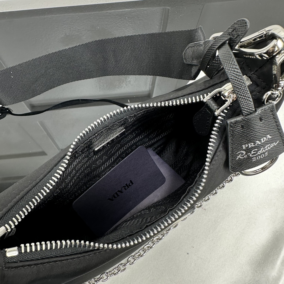 p410。[玫瑰]PRADA nylon Hobo手拎/腋下包/新款专柜品质，顶级原单货/原厂布配皮，原厂五金、实物实拍，款号：1BH204克色布银扣/尺寸：W22xH12xD6cm，[胜利][胜利][胜利]🎉🎉🎉