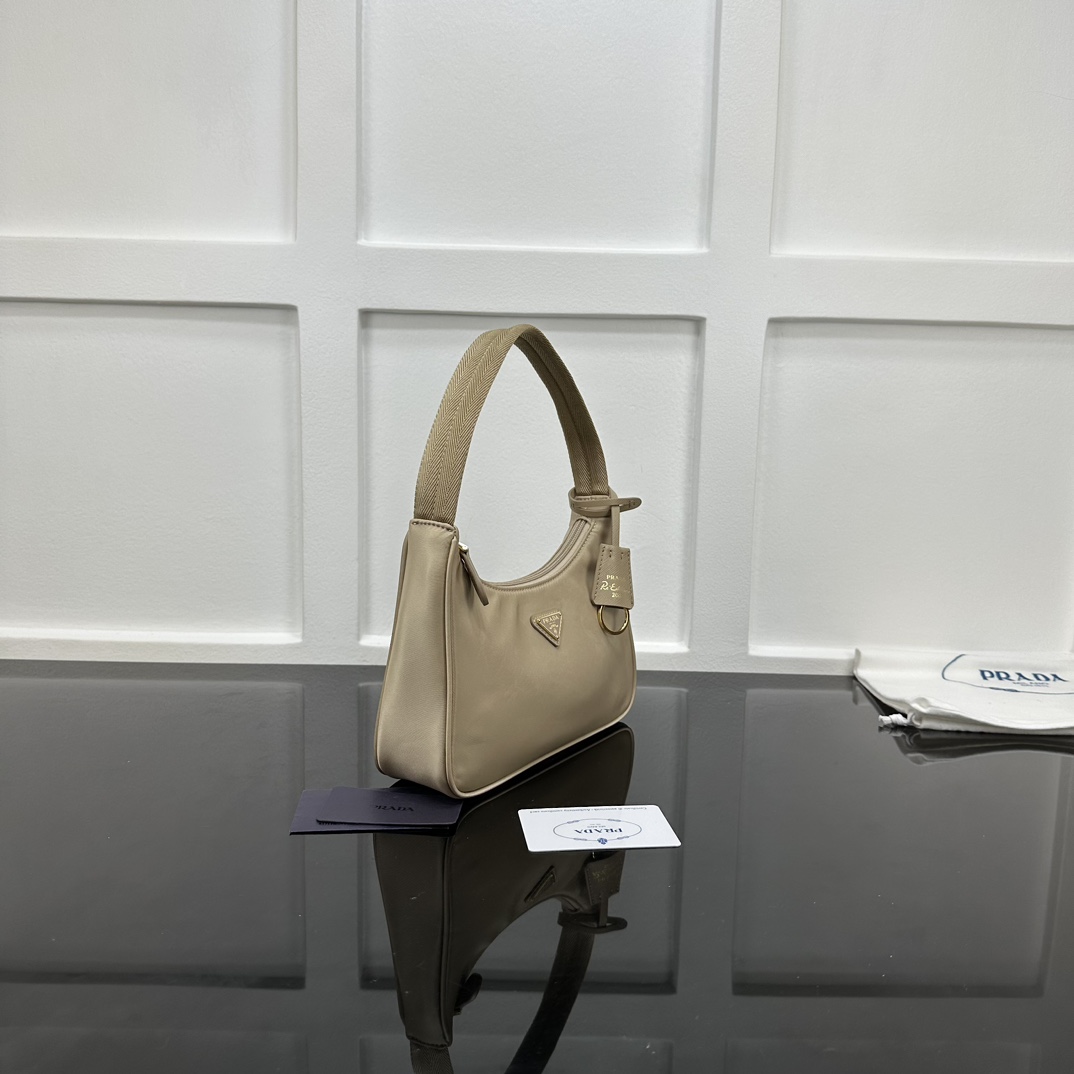 p310。[玫瑰]PRADA Hobo手拎/腋下包/新款专柜品质，顶级原单货/原厂布配皮，原厂五金、实物实拍，款号：1NE515杏色布金扣/尺寸：W23xH13xD5cm，[胜利][胜利][胜利]🎉🎉🎉