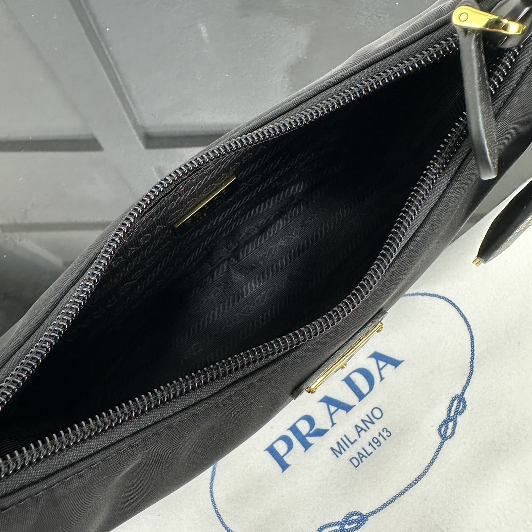 p310。[玫瑰]PRADA Hobo手拎/腋下包/新款专柜品质，顶级原单货/原厂布配皮，原厂五金、实物实拍，款号：1NE515克色布金扣/尺寸：W23xH13xD5cm，[胜利][胜利][胜利]🎉🎉🎉