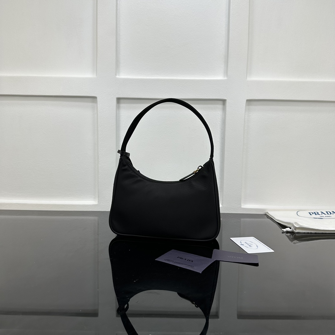 p310。[玫瑰]PRADA Hobo手拎/腋下包/新款专柜品质，顶级原单货/原厂布配皮，原厂五金、实物实拍，款号：1NE515克色布金扣/尺寸：W23xH13xD5cm，[胜利][胜利][胜利]🎉🎉🎉