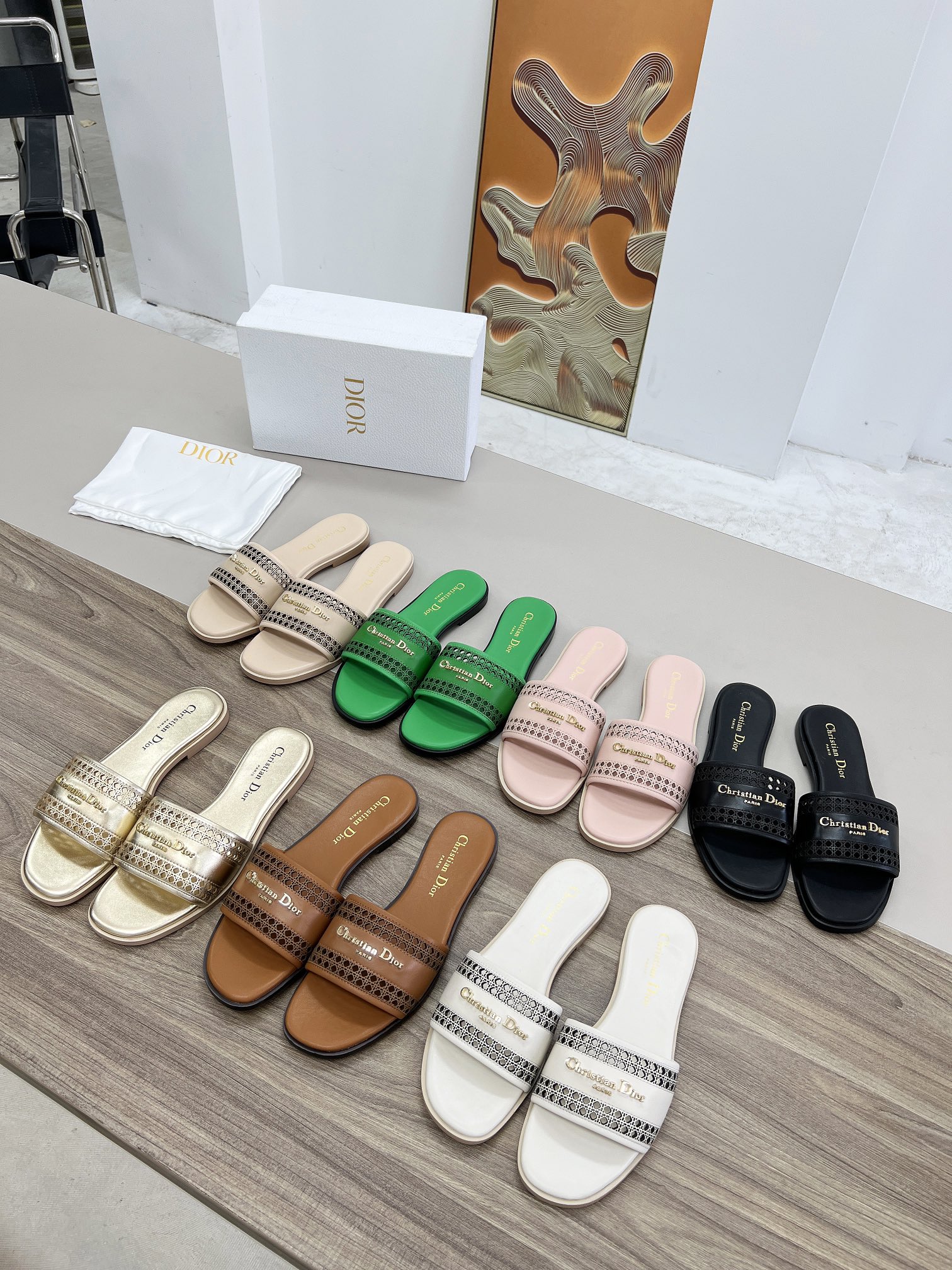 NO:650065,Dior's new early spring hollow slippers. 35-43. Rubber sole. Genuine leather sole, slippers, dior, slippers19860909迪奥早春新款镂空拖鞋.35-43.橡胶底.真真皮底,拖鞋,dior,slippers,Women's Shoes