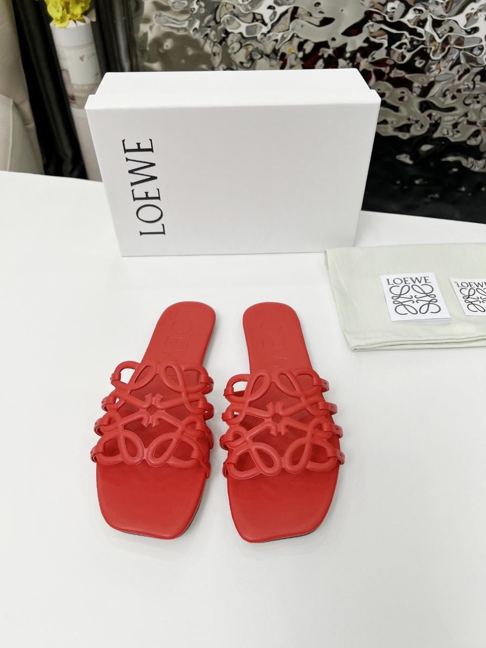NO:650083,Loewe LOEWE2025SS summer limited-edition hollow slippers are really easy to wear!  !  !  Really highly recommended to all little fairies. Rubber sole. Genuine leather sole. 35-43, slippers, loewe, loewe, slippers19860909罗意威LOEWE2025SS夏季限定镂空拖鞋,真的太好穿了！！！真的强烈推荐给各小仙女.橡胶底.真真皮底.35-43,拖鞋,loewe,loewe,slippers,Women's Shoes