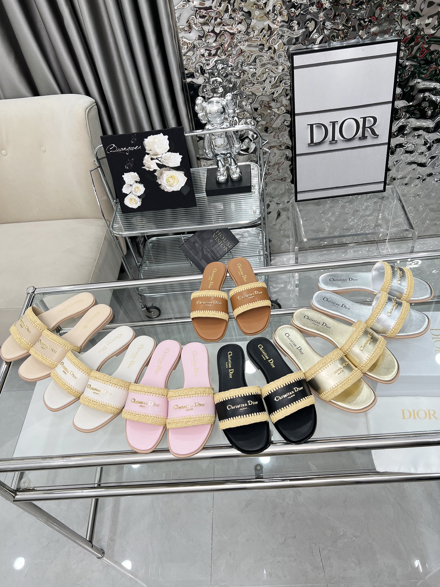 NO:650079,Dior's new summer product, starting a fashionable vacation-like journey, city limited edition, hand-woven raffia, 35-43. (35 is custom-made and non-refundable) rubber sole. Genuine leather sole, slippers, dior, slippers19860909Dior 夏季新品,开启度假般的时髦之旅,城市限定款,拉菲草纯手工编织,35-43.（35定做不退换）橡胶底.真真皮底,拖鞋,dior,slippers,Women's Shoes
