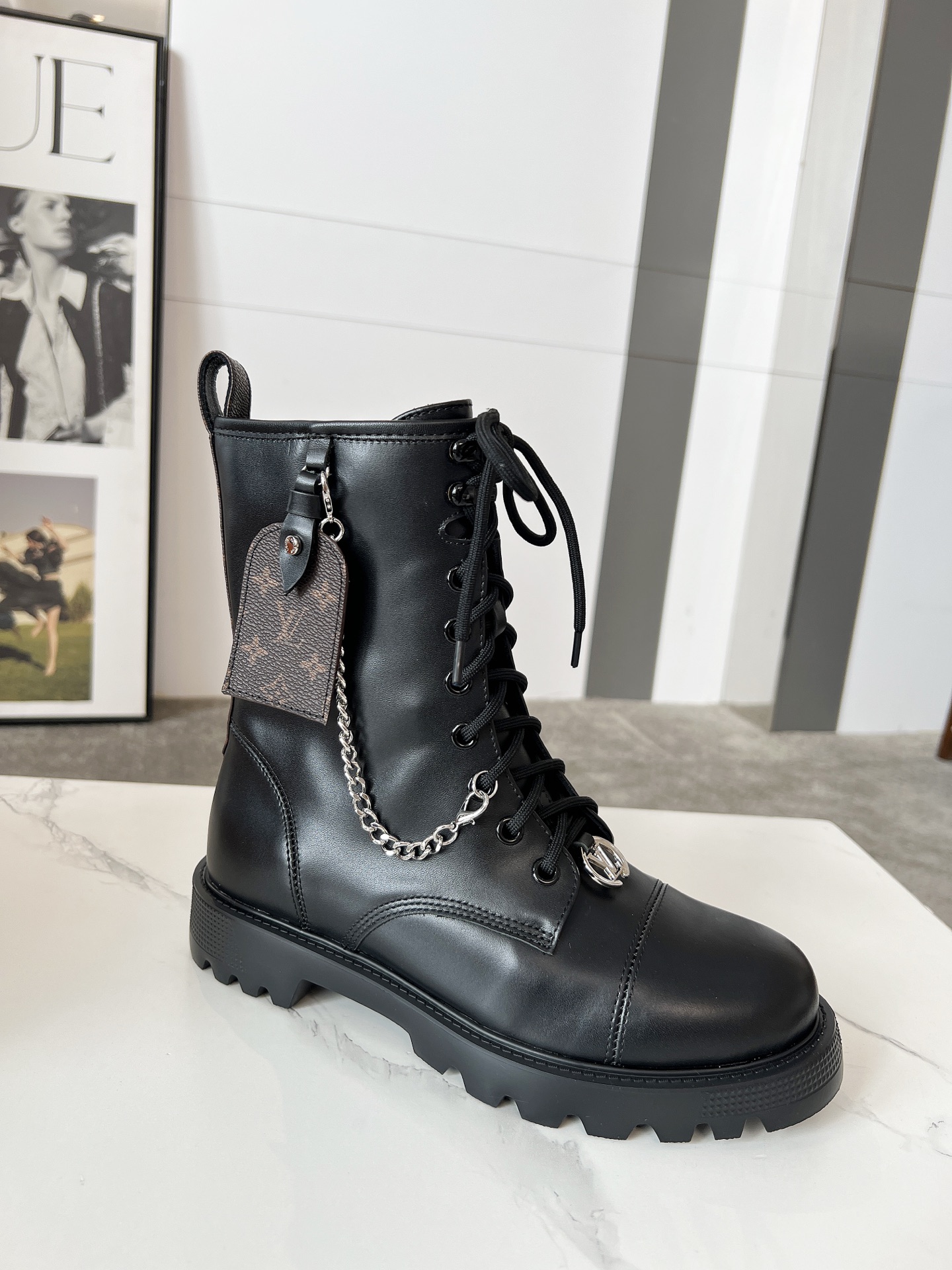 NO:650098,Lujia 2025 new style Martin boots. First layer of cowhide. Lining of cowhide. 35-41., boots, boots, cowhide19860909鹿家2025新款马丁靴.头层牛皮.内里牛皮.35-41.,靴子,boots,cowhide,Women's Shoes
