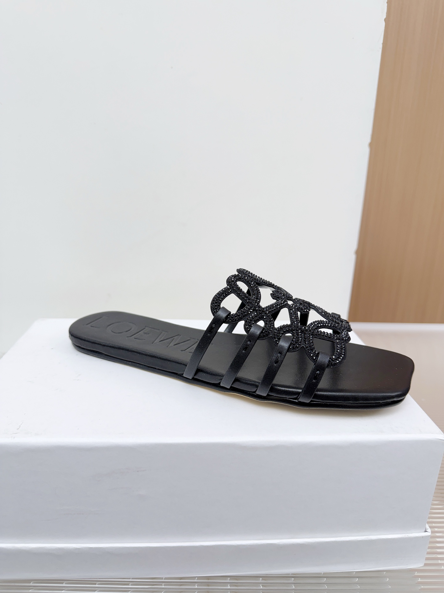 NO:819779,Loewe LOEWE2026SS summer limited edition. Diamond hollow slippers are really easy to wear!  !  !  Really highly recommended to all little fairies, sizes 35-43, rubber soles, leather soles, high heels and slippers, loewe, loewe, high heels, slippers19860909罗意威LOEWE2026SS夏季限定.钻石镂空拖鞋真的太好穿了！！！真的强烈推荐给各小仙女 尺码35-43 橡胶底 皮底,高跟鞋拖鞋,loewe,loewe,high heels,slippers,Women's Shoes