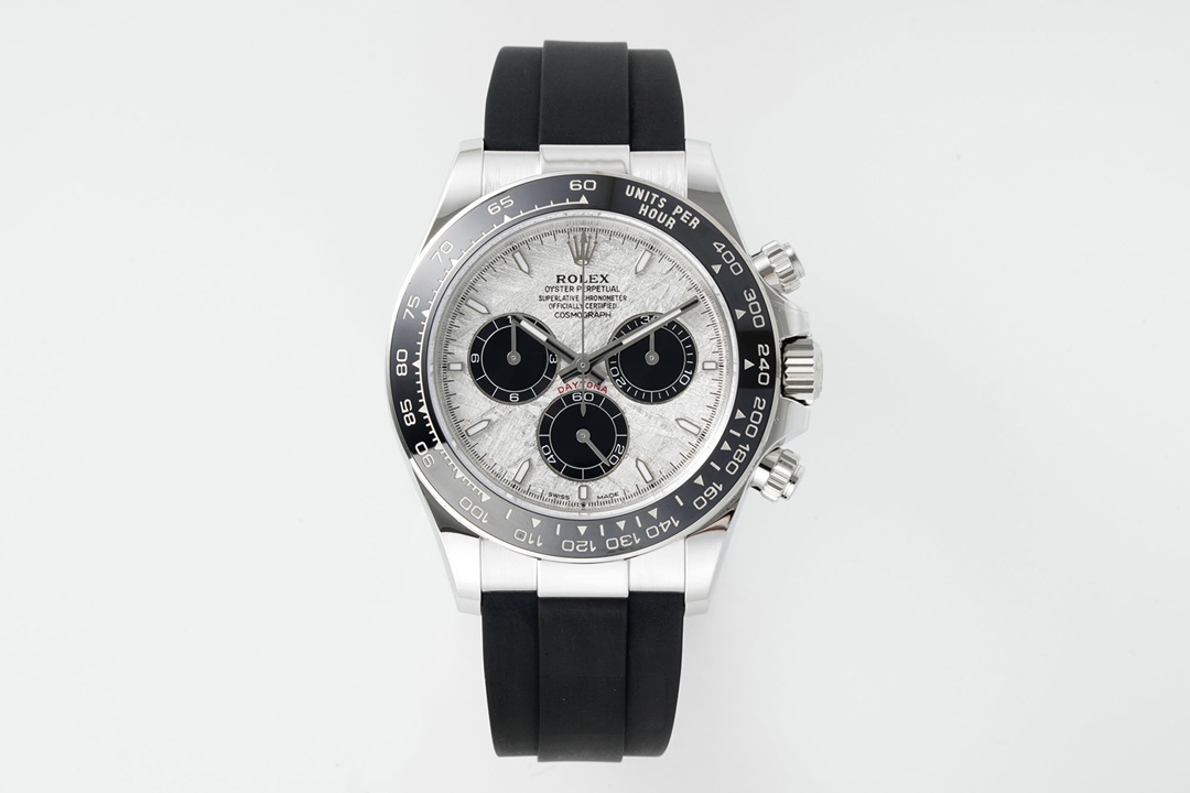 NO:392017,APS new product 4131 Meteorite dial Ditona [distribute][distribute][fireworks][fireworks][fireworks] The 60th anniversary of the birth of the Ditona series, the entire series has ushered in a new change, with the following changes: ① The scale time mark has become thinner ② The chronograph is more elegant and slender ③ The crown logo is added at six o'clock ④ The ceramic ring has a new metal outer ring ⑤ The new case represents a stronger curve effect ⑥ The movement has been upgraded from 4131 Aps new brand new genuine mold opening, consistent with the original weight, aps is the highest version on the market at present, and is very cost-effective. Welcome to play with [gift][gift][gift],19860909APS新品4131 陨石表盘迪通拿[發][發][烟花][烟花] 迪通拿系列诞生60周年,整个系列迎来了全新的改变,具体有以下几点改变 ①刻度时标变得更加纤细 ②计时表盘更加优雅纤细 ③六点位增加皇冠标志 ④陶瓷圈新增金属外圈 ⑤表壳新一代表耳有更强的曲线效果 ⑥机芯升级从升级为4131 Aps新品全新正品开模,与原装重量一致, aps 是市面上目前最高版本性价比极高,欢迎把玩[礼物][礼物][礼物],,Watch