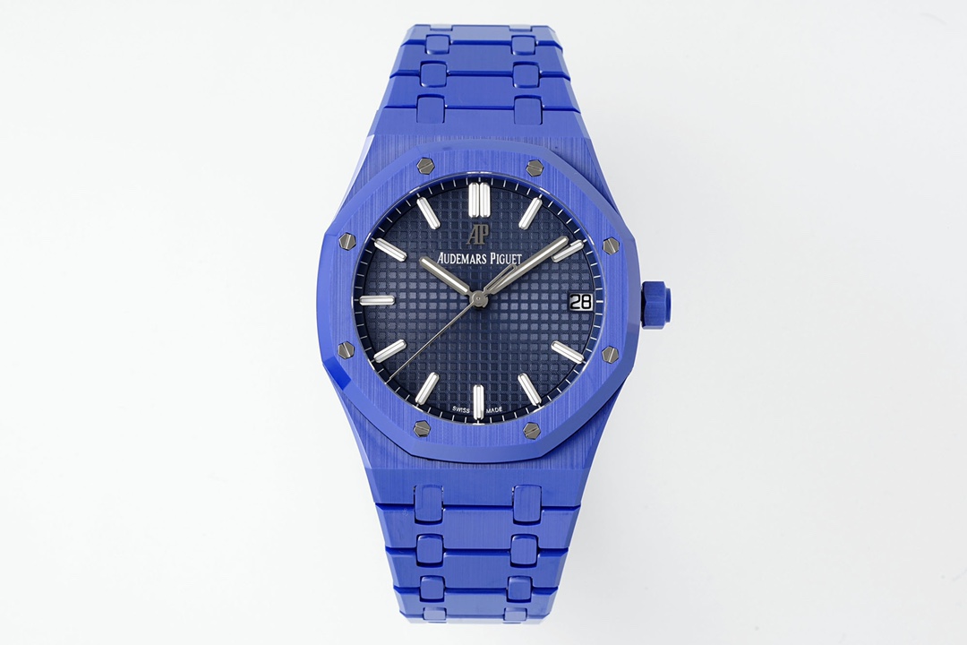 NO:394603,AS's new Audemars Piguet 15500 all-ceramic style has arrived. With the combination of ceramic material and the complex functions of cal.4302 all-in-one machine, it has become a model of craftsmanship and innovation. It not only continues the classic aesthetics of Royal Oak, but also breaks through the limitations of traditional materials. It can be regarded as a benchmark for modern high-end watchmaking. 1. Advantages of ceramic material. High hardness and scratch resistance are made of precision ceramics (such as zirconia). The hardness is far beyond stainless steel. It is not easy to cause scratches in daily wear and maintains a long-term gloss. Lightweight and comfortable to wear. Compared with the comfortable wearing, the metal material is lighter, which reduces the burden on the wrist and is suitable for long-term wear. Anti-allergic and corrosion-resistant ceramics have stable chemical properties, which are not easy to cause skin sensitivity, and are resistant to sweat and corrosion. The unique texture surface has been polished or matte to present a deep luster or low-key texture. A total of three colors of black and white and rare blue are launched. 2.  Case and strap design Integrated structure AS case and strap seamlessly connect, continuing the Royal Oak iconic octagonal bezel and the 'Taisserie' plaid dial, and the ceramic material gives a modern feel. Complex craft AS uses ceramic sintering and molding with extremely high difficulty, requiring precise control of temperature and pressure, low yield, highlighting technical strength. Detailed treatment The strap links are chamfered and polished, with soft edges, and fit the wrist; the case thickness is about 10.5 mm, taking into account complex craftsmanship and wear comfort. As is only for fine products, audemars19860909AS新品爱彼15500全陶瓷款式全新到货,凭借陶瓷材质与cal.4302一体机复杂功能的结合,成为工艺与创新的典范,既延续了皇家橡树的经典美学,又突破传统材质限制,堪称现代高级制表的标杆之作 1. 陶瓷材质的优势 高硬度与抗刮耐磨采用精密陶瓷（如氧化锆）制成,硬度远超不锈钢,日常佩戴不易产生划痕,保持长久光泽. 轻量化与佩戴舒适相比金属材质更轻盈,减轻腕部负担,适合长时间佩戴. 抗过敏与耐腐蚀陶瓷化学性质稳定,不易引起皮肤敏感,且抗汗水和腐蚀. 独特质感表面经精细抛光或哑光处理,呈现深邃光泽或低调质感,一共推出三款配色黑色白色和稀有的蓝色 2. 表壳与表带设计 一体式结构AS表壳与表带无缝衔接,延续皇家橡树标志性八角形表圈和“Taisserie”格纹表盘,陶瓷材质赋予现代感. 复杂工艺AS采用陶瓷烧结成型难度极高,需精准控制温度与压力,成品率低,凸显技术实力. 细节处理表带链节经倒角抛光,边缘柔和,佩戴贴合手腕；表壳厚度约10.5毫米,兼顾复杂工艺与佩戴舒适性. As出品只为精品,,audemars,Watch