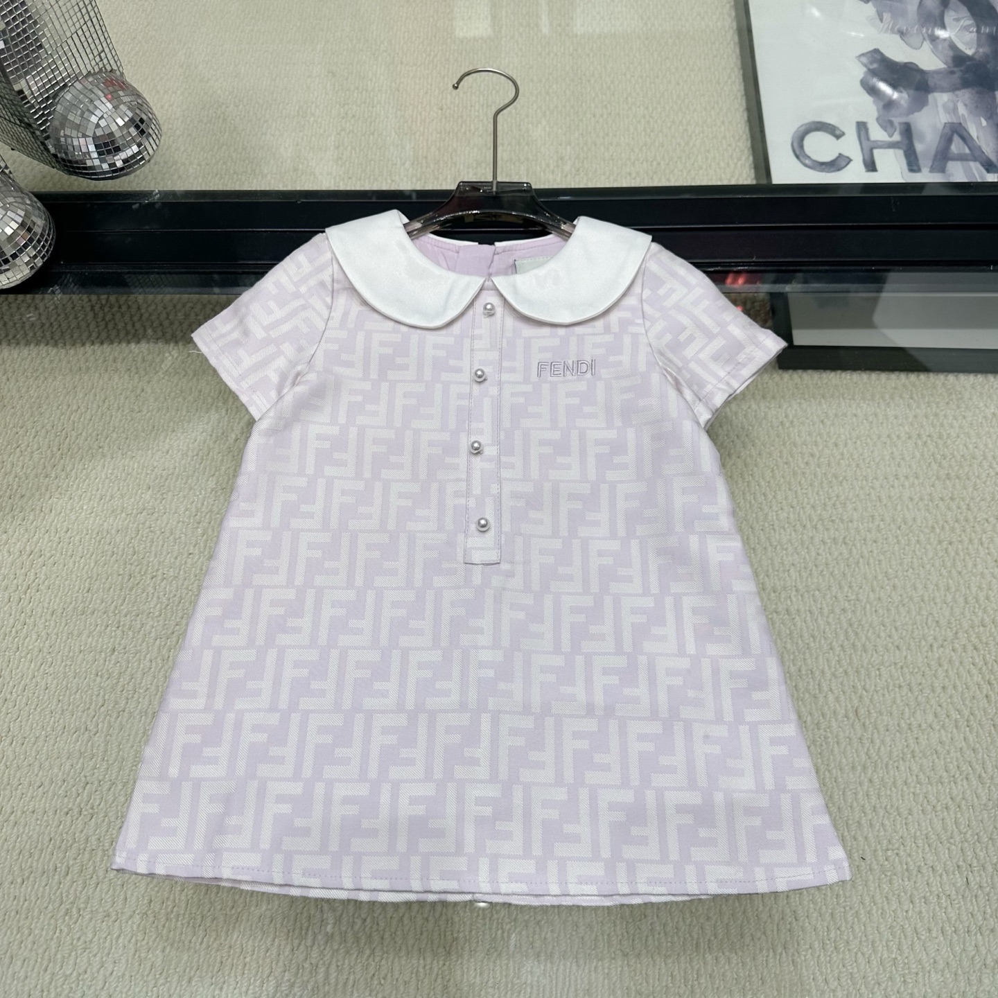 Talla: 90-150 cm @168 yuanes sin descuento. Estampado de letras en rosa, un tono que hace lucir muy blanca la piel, ¡un…