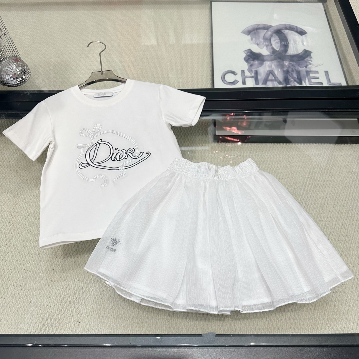 Nuevo 💗 Talla: 100-150 cm @149 yuanes el conjunto. Camiseta de manga corta y falda nueva de DR, la textura y la artesa…