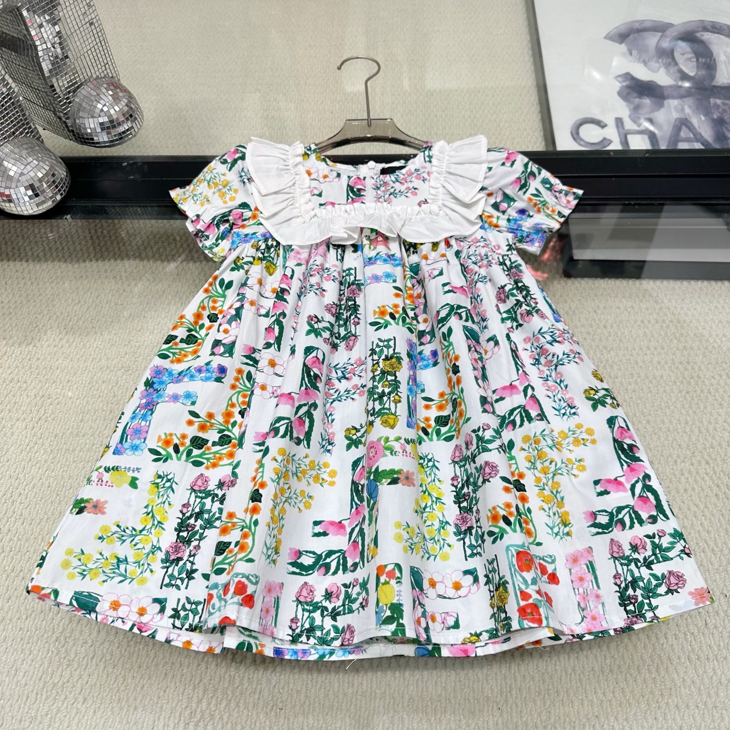 Nuevo 💗 Tallas: 90-150 cm @ @ 128 yuanes sin descuento. Nuevo vestido de niña FD con diseño de flores, clásico, casi t…