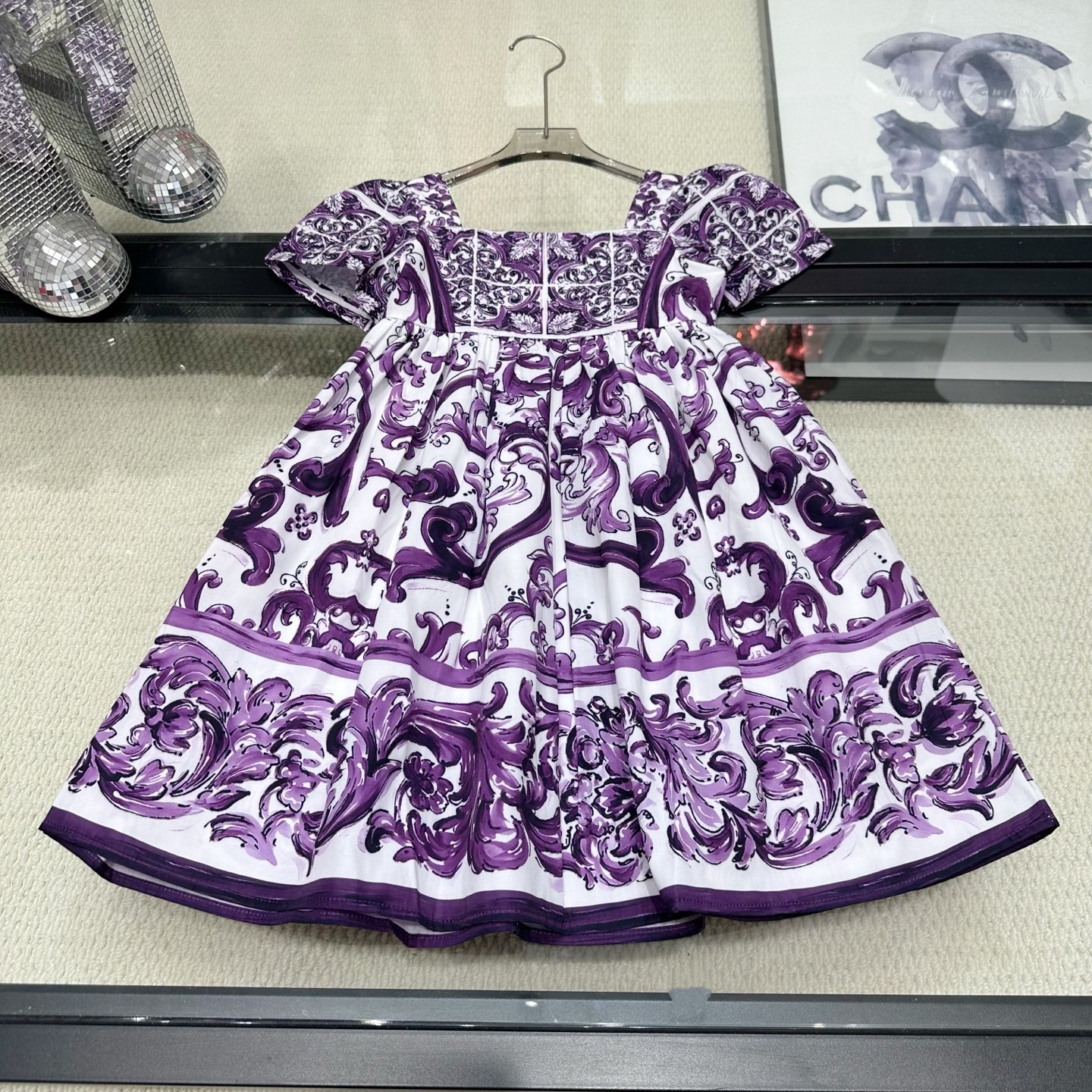 Nuevo 💗 Tallas: 90-150cm @158 yuanes Nuevo vestido para niña DG, diseño de flores, un clásico, ¡esta serie sale casi t…