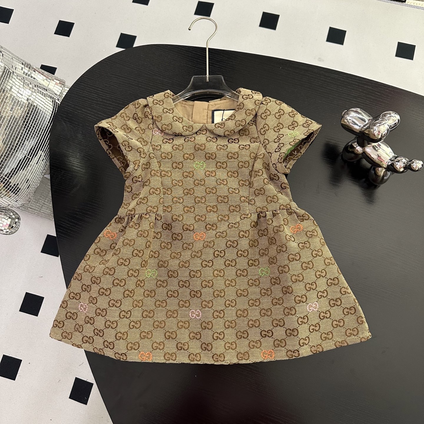 NO:769889,New arrivals, sizes 90-150cm, 2026 new arrivals, high-end children's clothing, girls' denim dresses available now!  Made of pure cotton and made of exclusive fabrics, the original letter print design on the sleeves is very eye-catching!  The upper body is comfortable, does not pill, does not fade, does not deform, the upper body is super comfortable, clothes, skirts,19860909上新 尺码90-150cm 2026新款上新,高端童装 女童牛仔连衣裙现货供应！纯棉材质 独家面料制作 衣袖原版字母印花设计非常的抢眼！上身舒适 不起球 不褪色 不变形 上身超舒适,衣服,skirts,,Children's