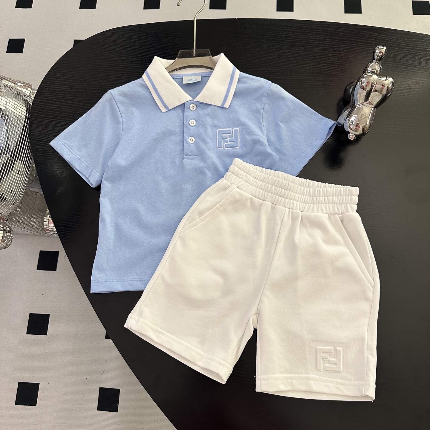 NO:769940,The new flagship model, sizes 90-150cm, ¥1 per set, FD’s new short-sleeved lapel polo shirt and shorts. The feel and workmanship are perfect. The original khaki fabric is breathable, comfortable and slightly stretchy. The shape is crisp. The design of the lapel meets the needs of simple style while being practical and practical. Simple is not simple!  The wiring is exquisite, not much to say, it is recommended to buy clothes, shorts, T-shirts,19860909上新主推款 尺码90-150cm 元一套 FD新款短袖翻领Polo衫短裤 手感和做工堪称完美原版朱地面料 透气舒适微弹 版型挺括 翻领的设计在满足简约的风格上的需求同时,实穿性强,简约不简单！走线精致,话不多说,推荐入手,衣服,shorts,T-shirt,,Children's