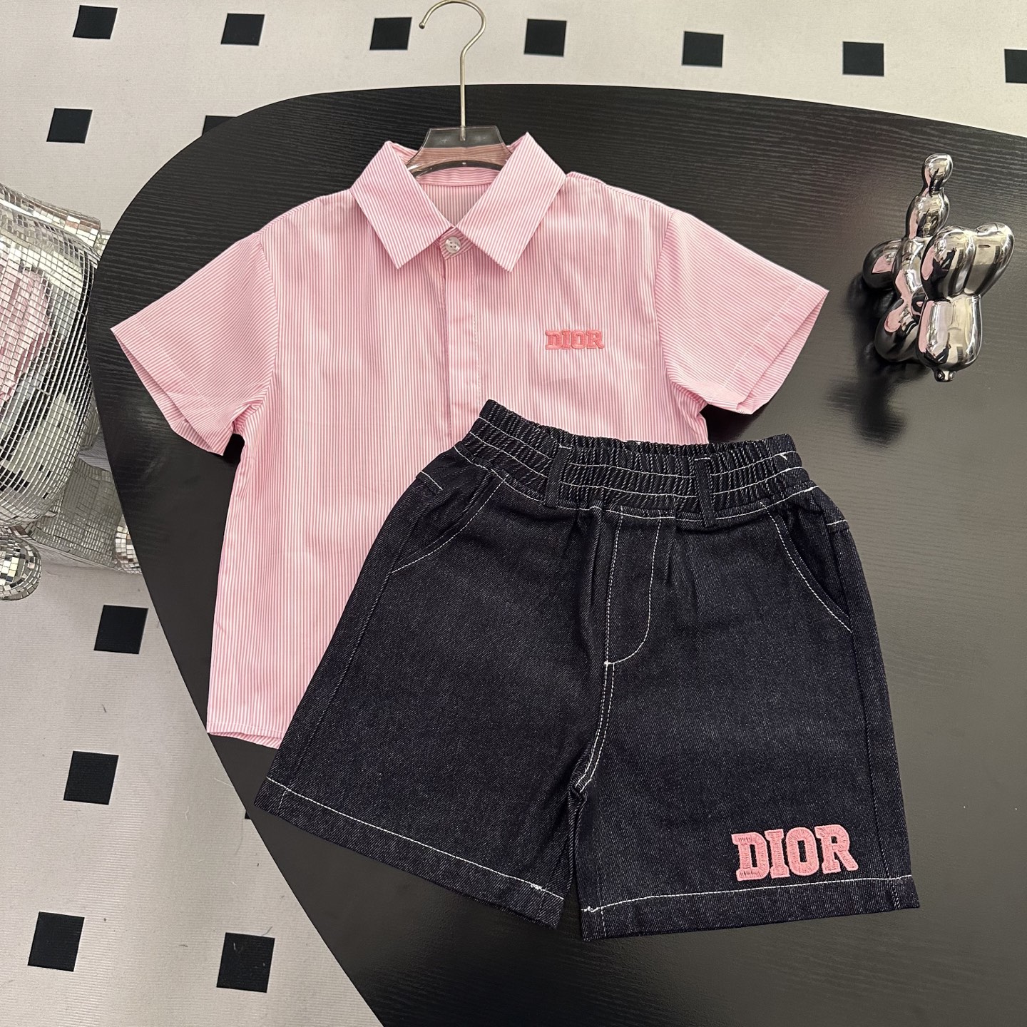 NO:769904,New arrivals. Sizes 110-160cm. Yuan per set. New products. Ready for sale. Spring and summer catwalk styles. Popular suits from Dior are coming. Casual shirts, denim shorts, pure cotton. The upper body effect is particularly beautiful!  One-to-one customization at the counter, feel free to compare clothes, dior, shorts,19860909上新 尺码110-160cm 元一套  新品 现货发售 春夏走秀款 dior家 火爆套装 来袭,衬衣休闲牛仔短裤 纯棉设 上身效果特别好看！专柜一比一定制 随意对比,衣服,dior,shorts,,Children's